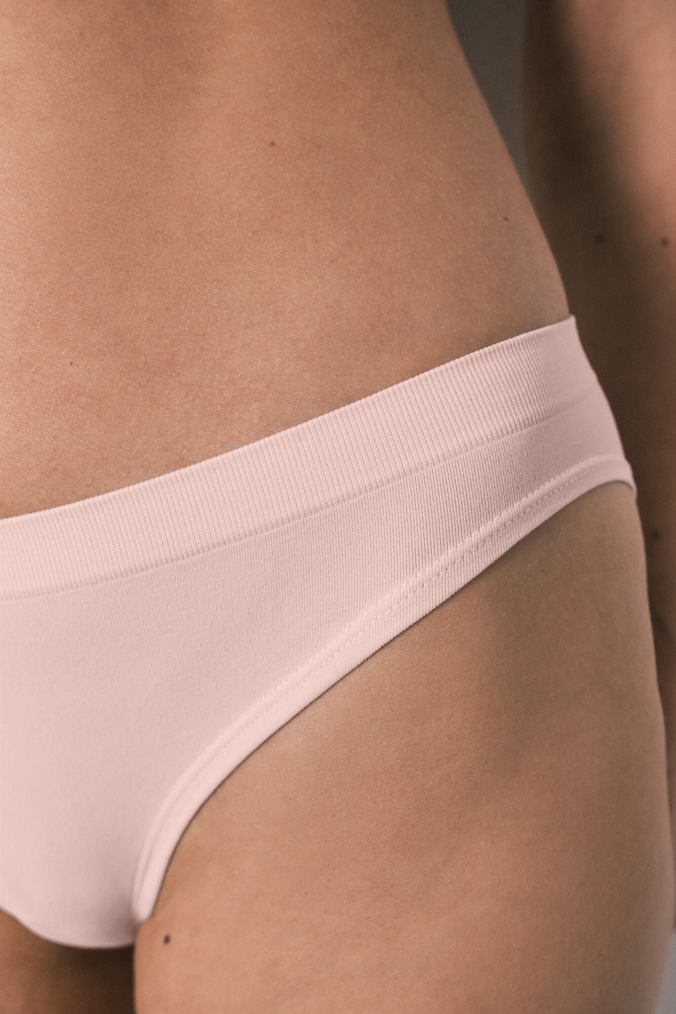 Pink microfibre V-shaped classic panty