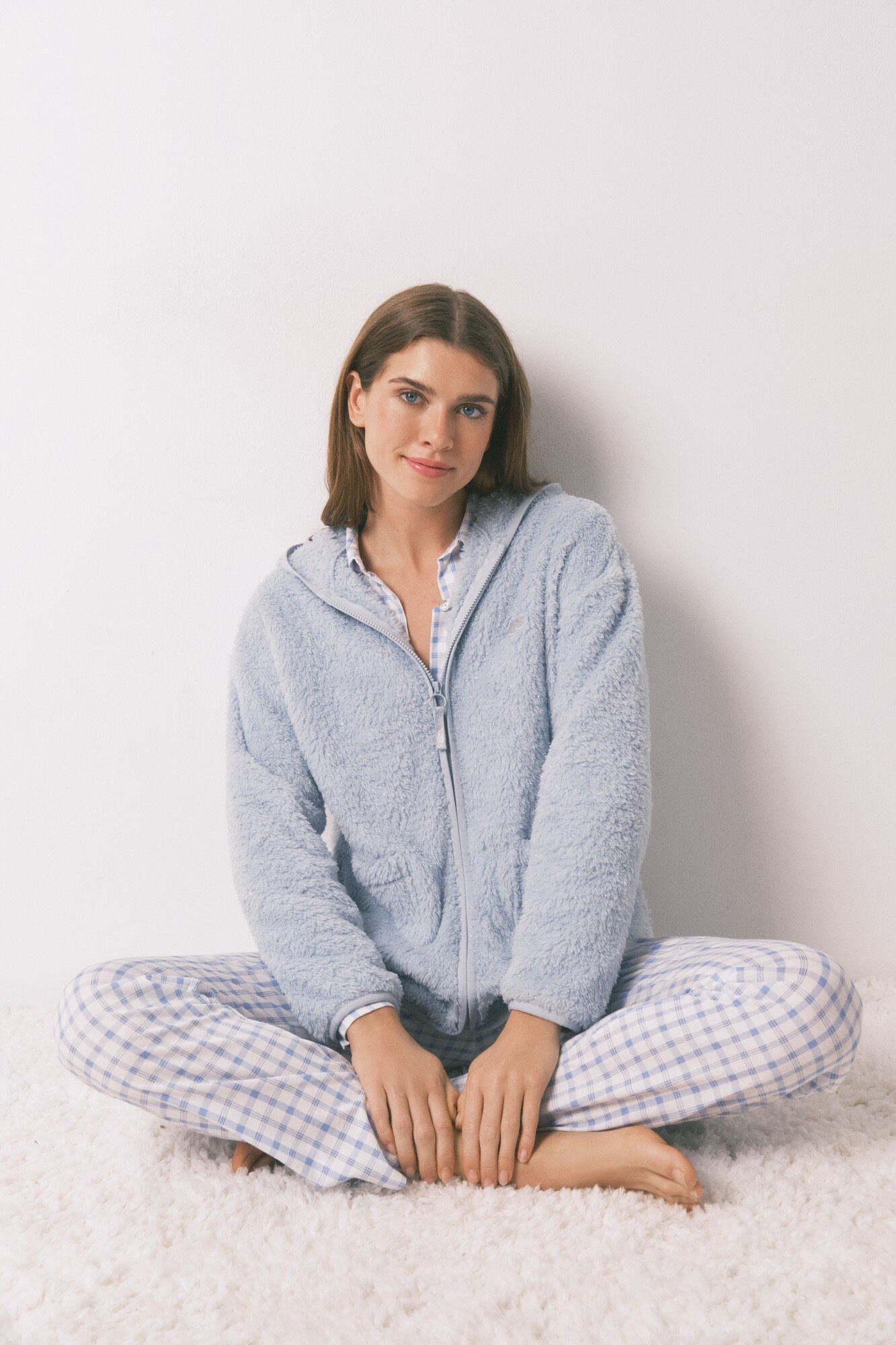 Short robe in blue lurex fur fabric