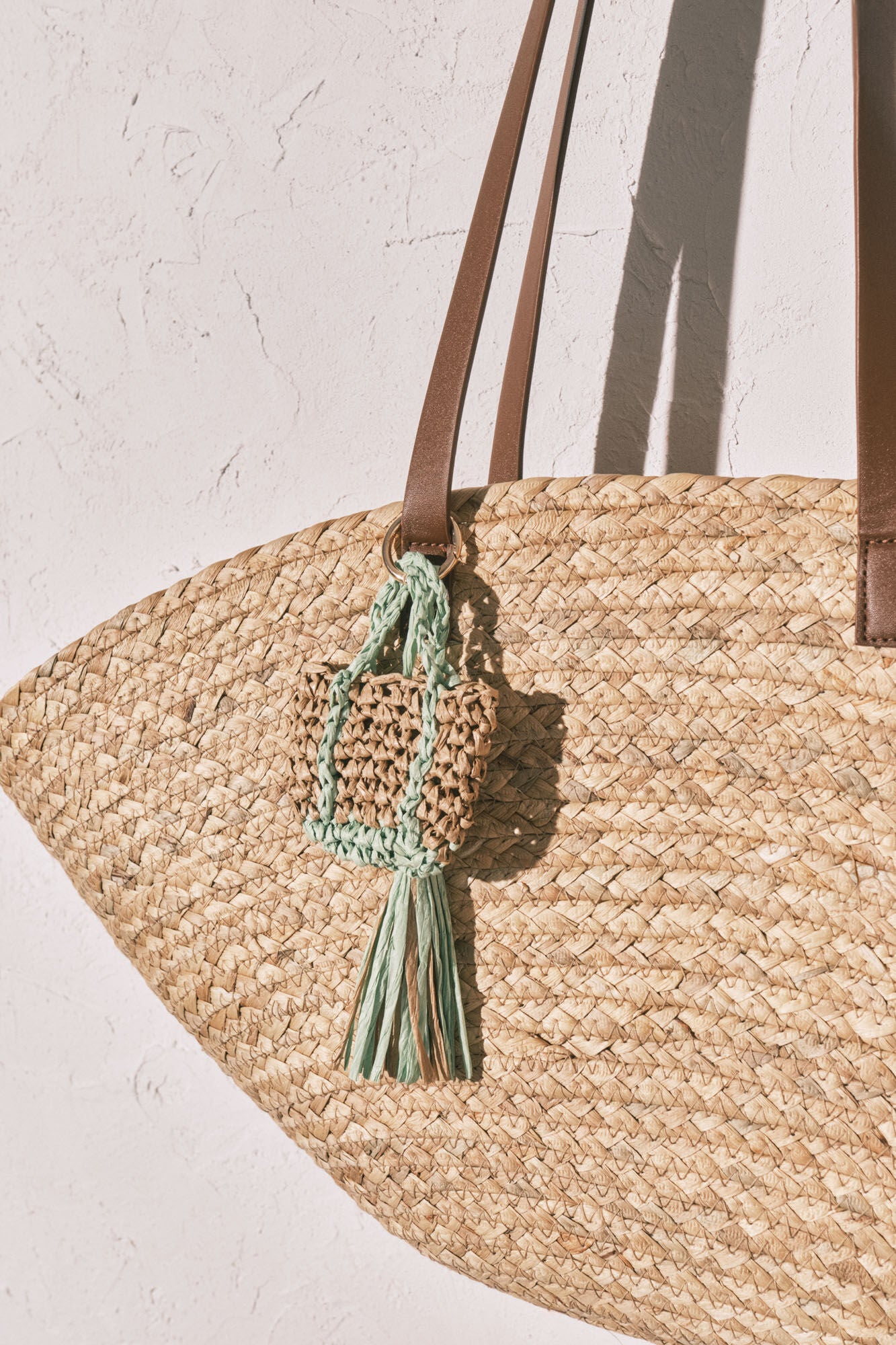 Natural raffia basket bag