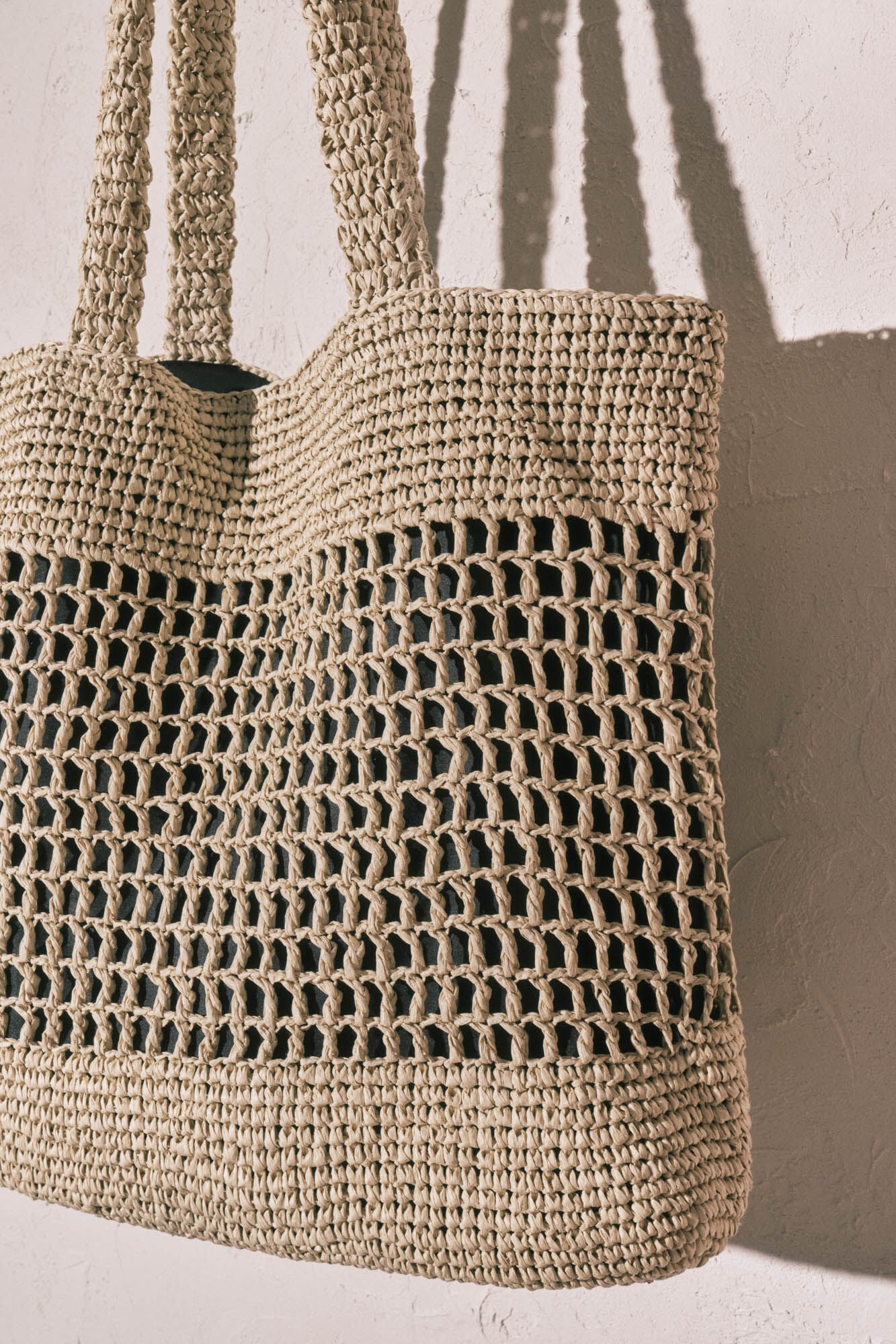 Large natural raffia tote bag