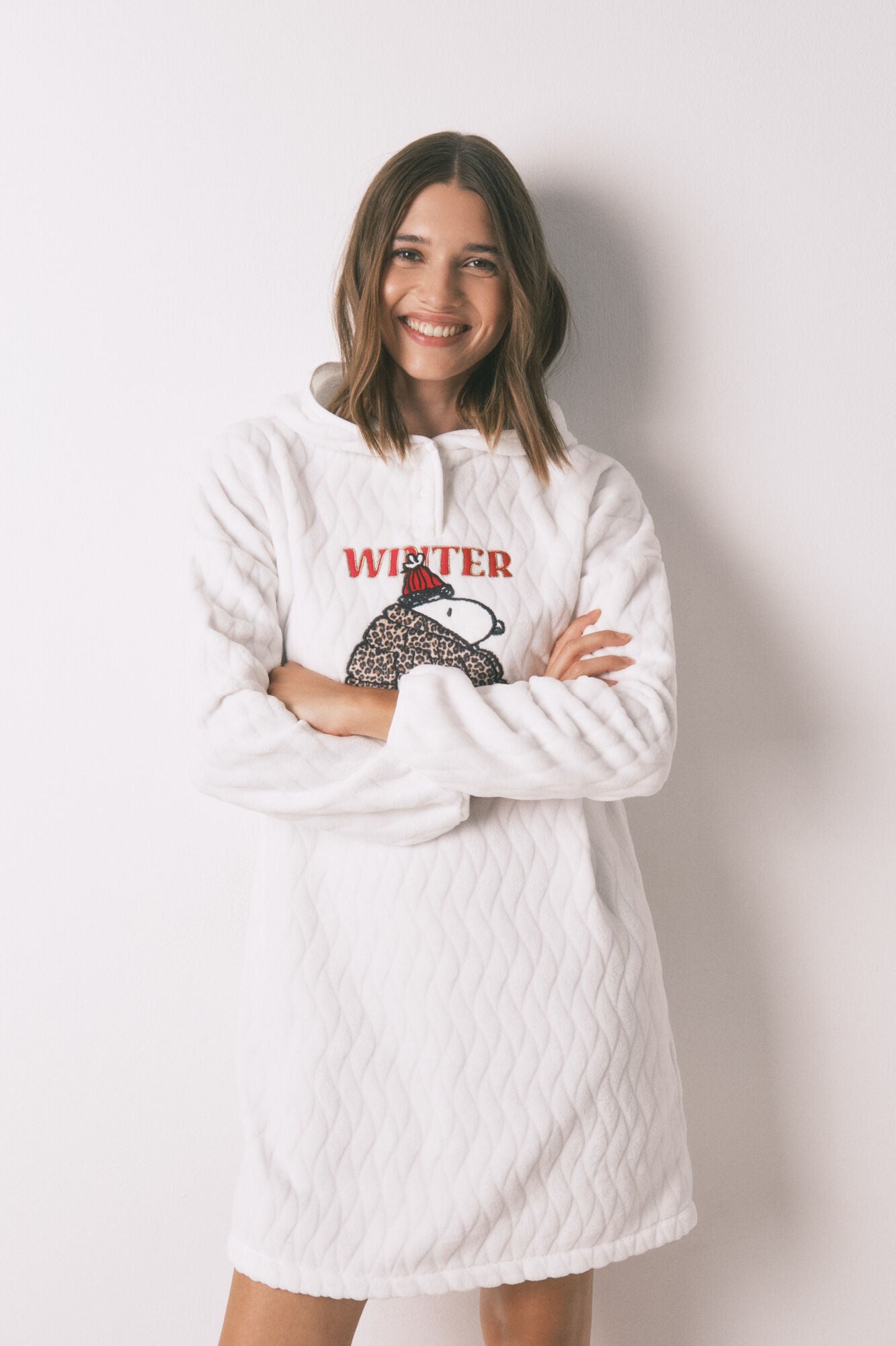 Short fleece short nightgown with white hood Snoopy