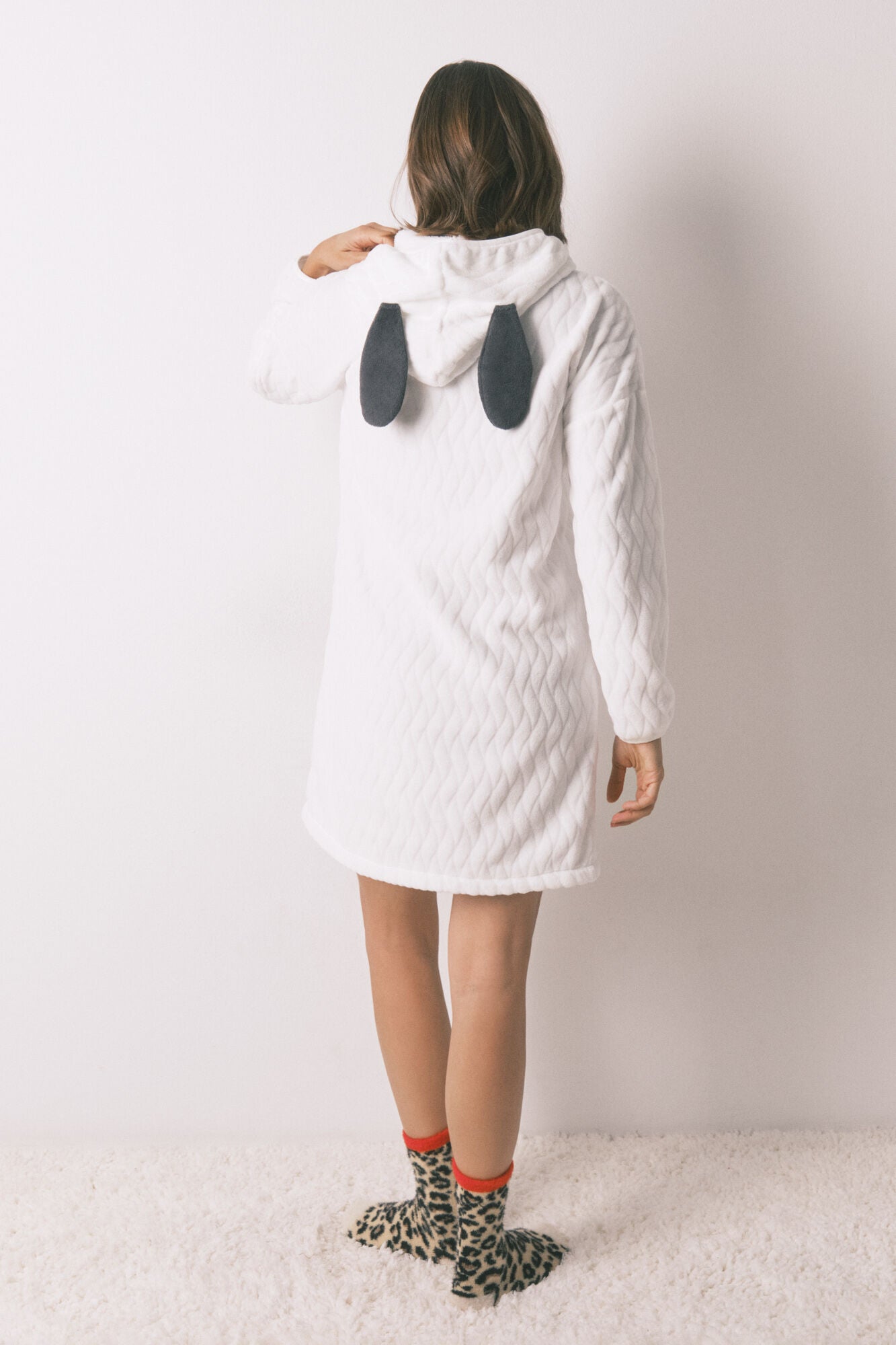 Short fleece short nightgown with white hood Snoopy