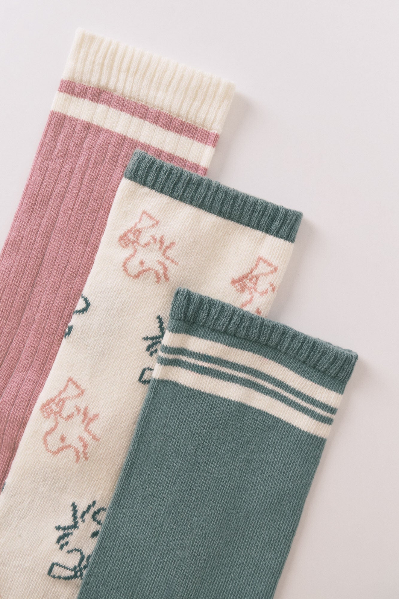 Pack of 3 long Snoopy socks