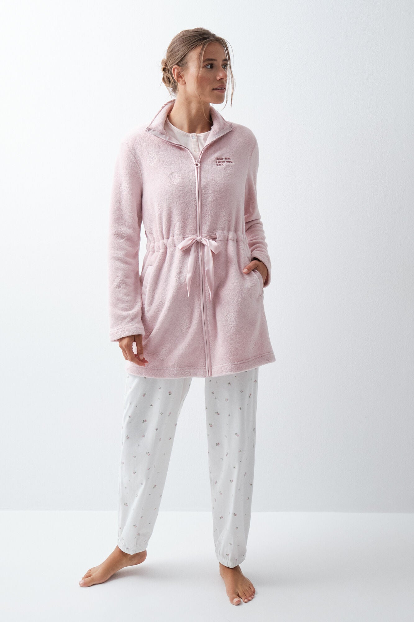 MEDIUM ROBE