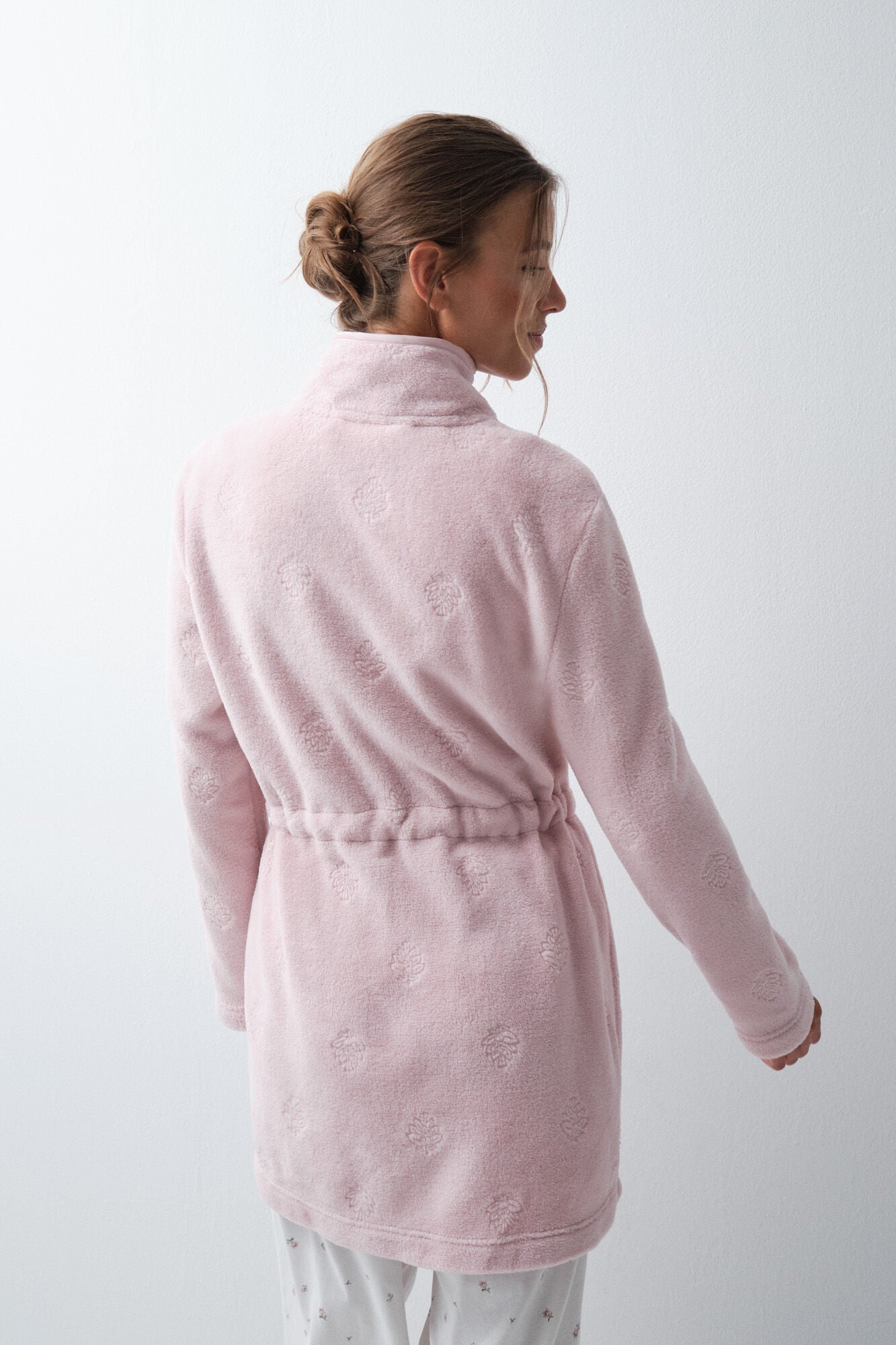 MEDIUM ROBE