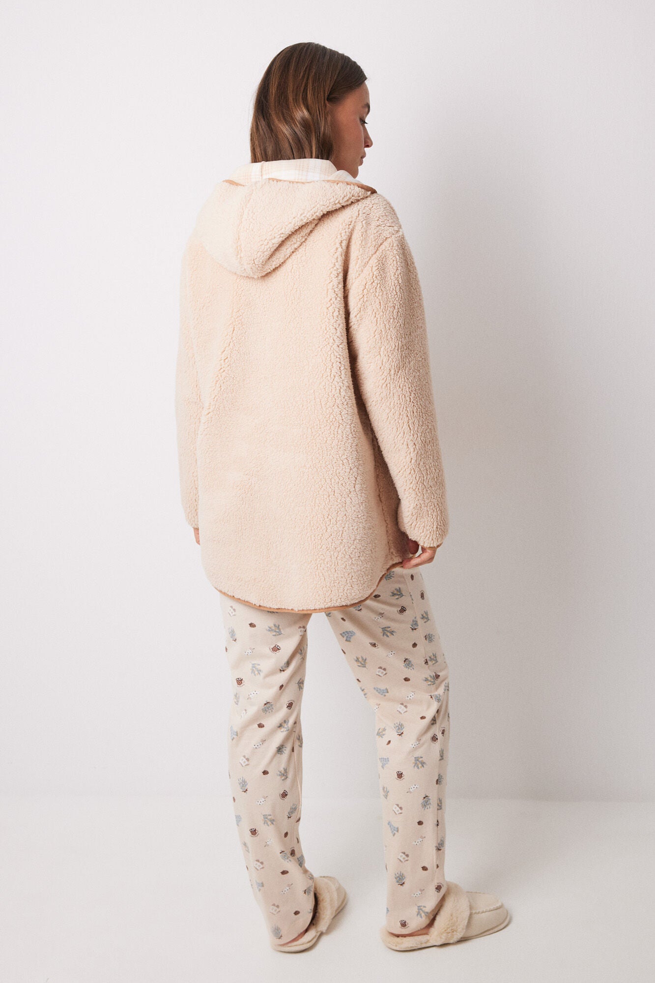 Short sqeuril robe