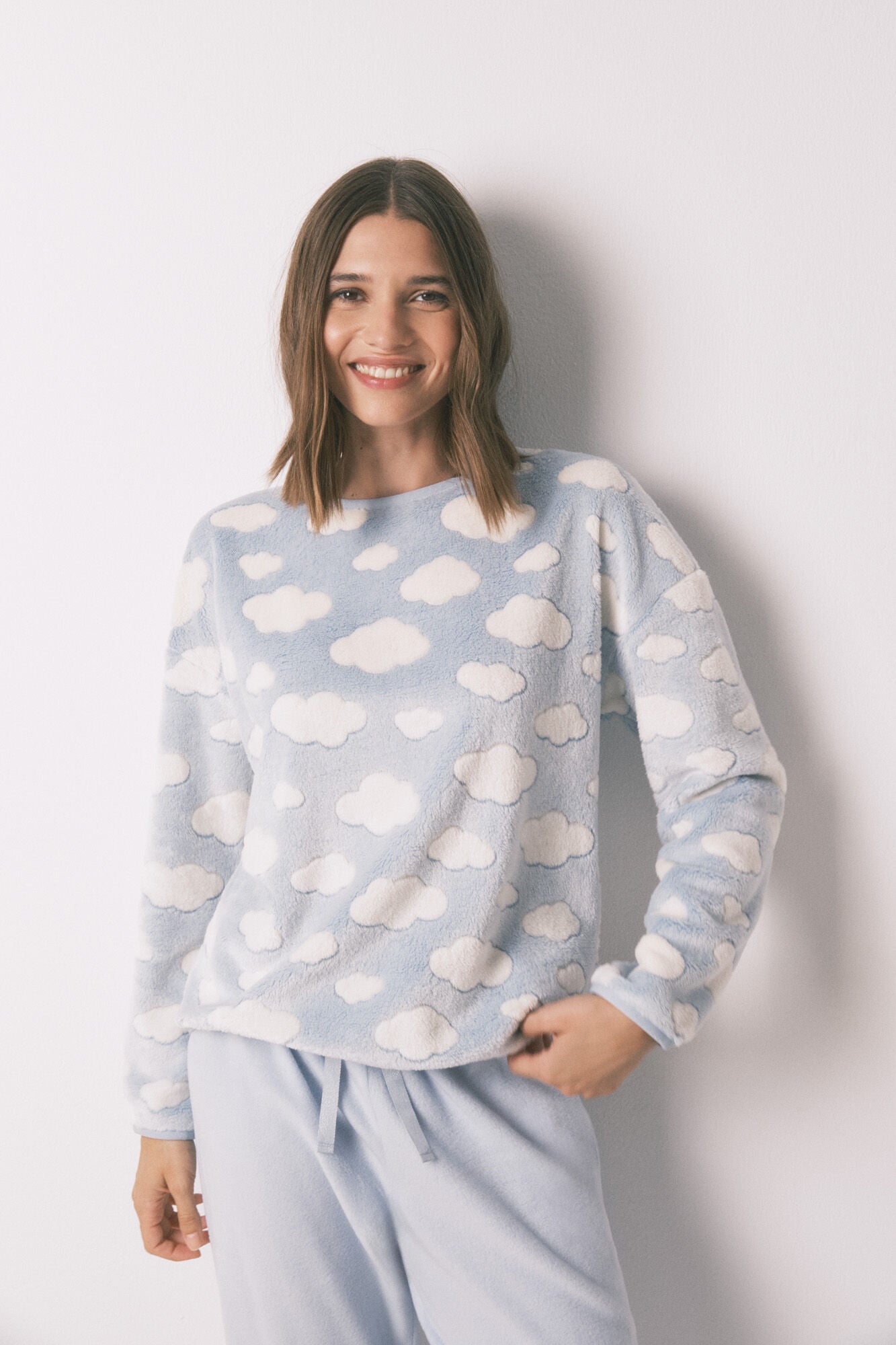 Long fleece pajamas with mousse and clouds