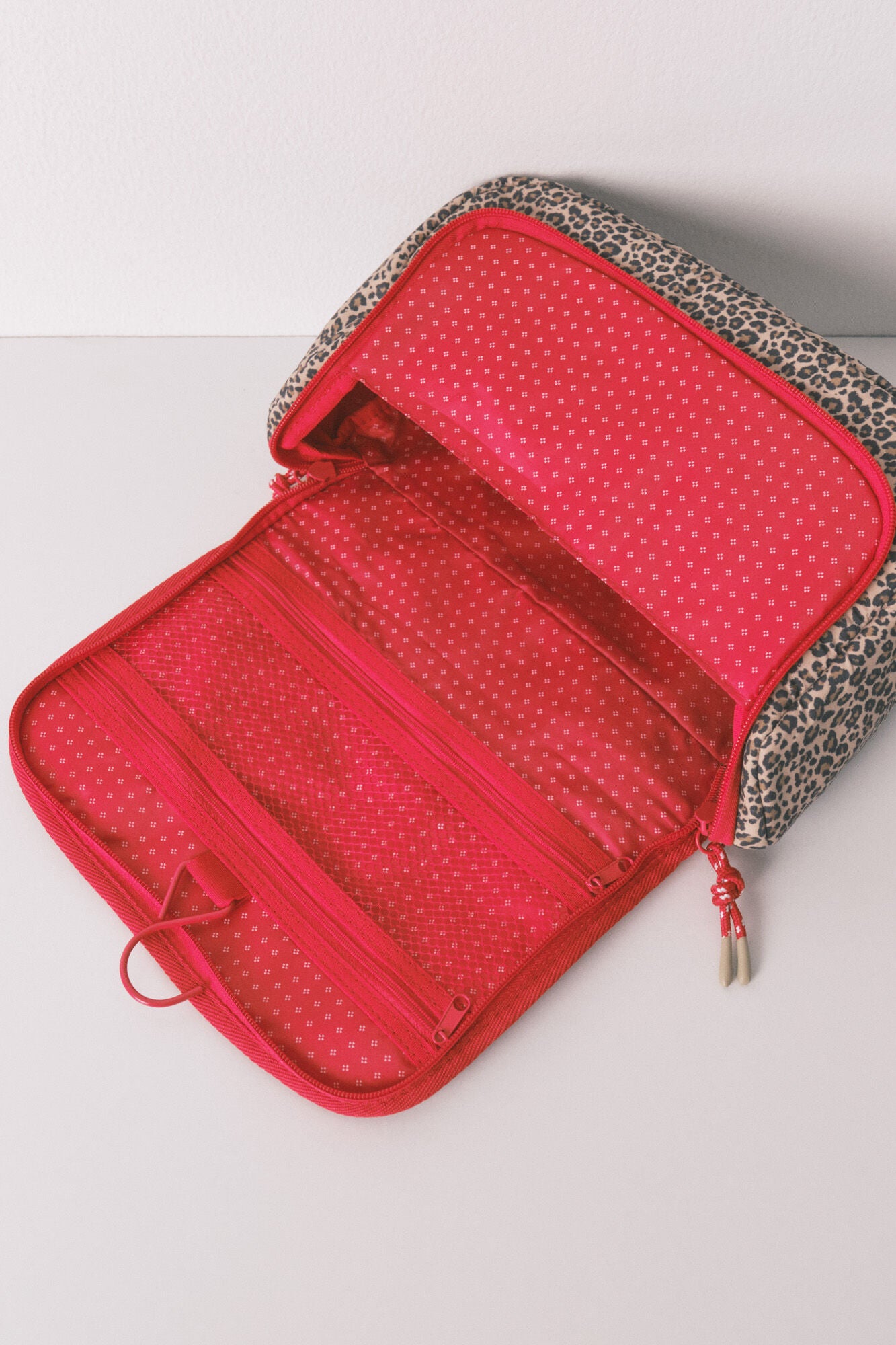 Medium vanity case with Snoopy animal print hanger