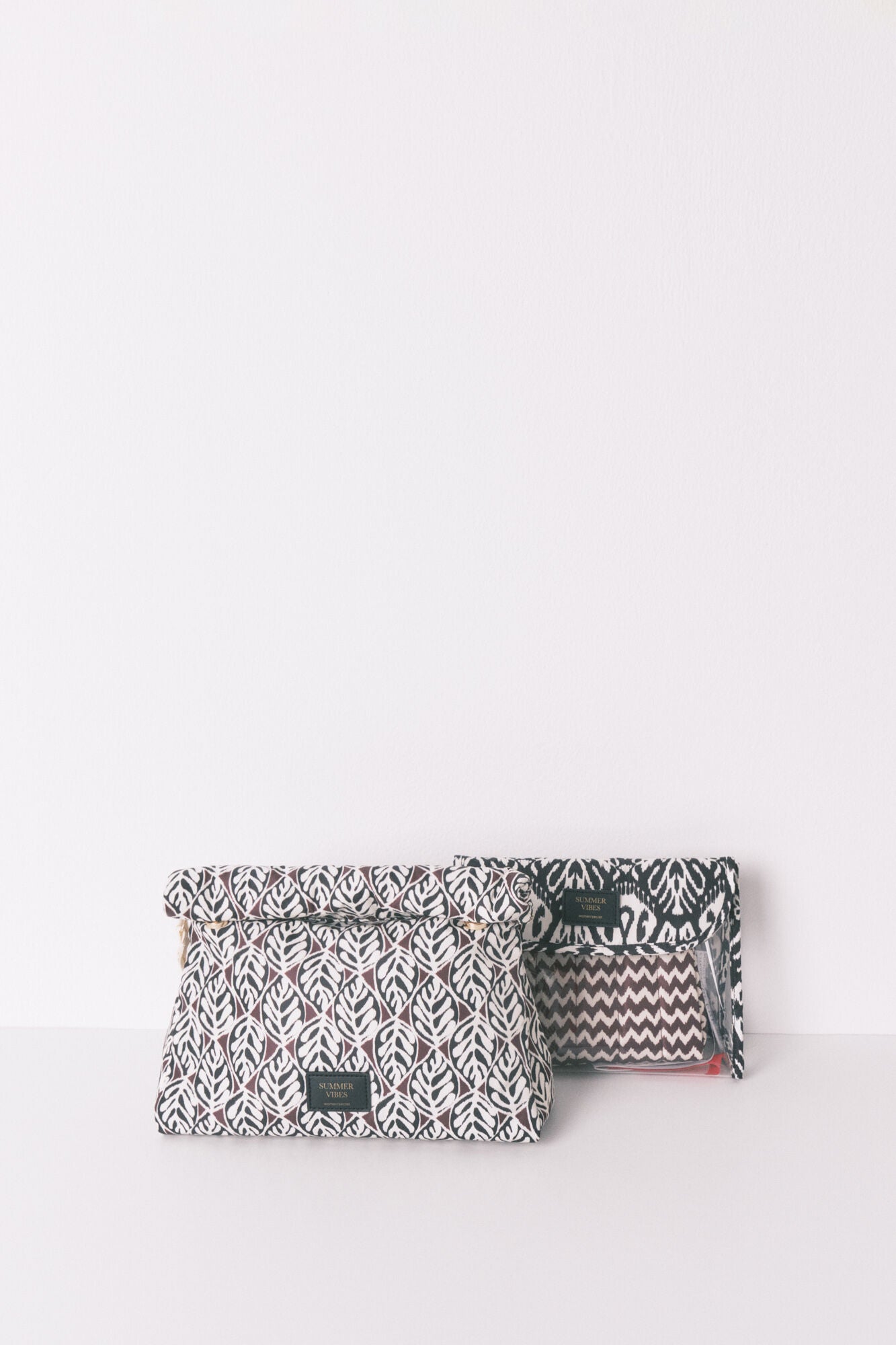 Large quilted toiletry vanity case with leaf print