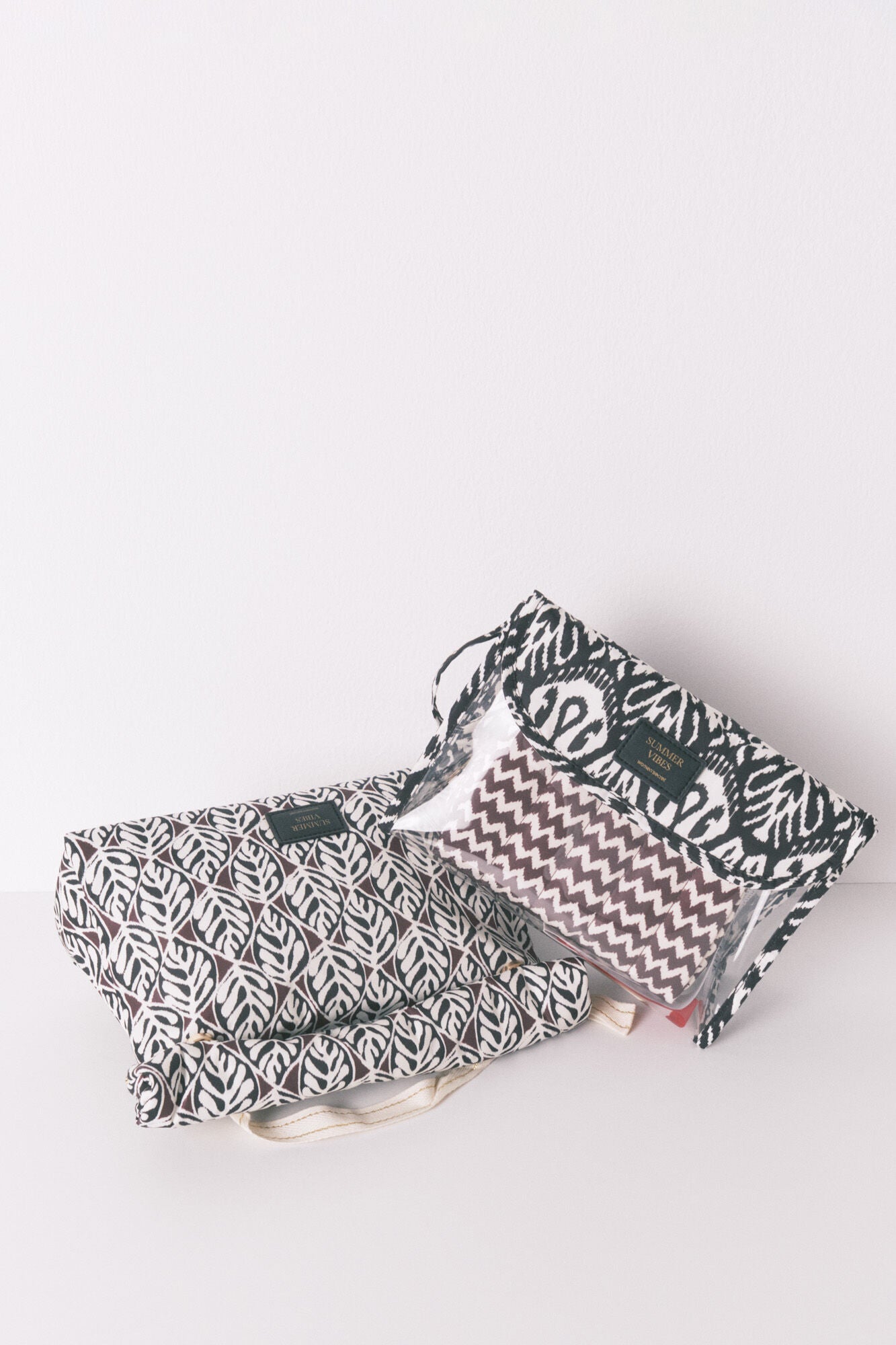 Large quilted toiletry vanity case with leaf print