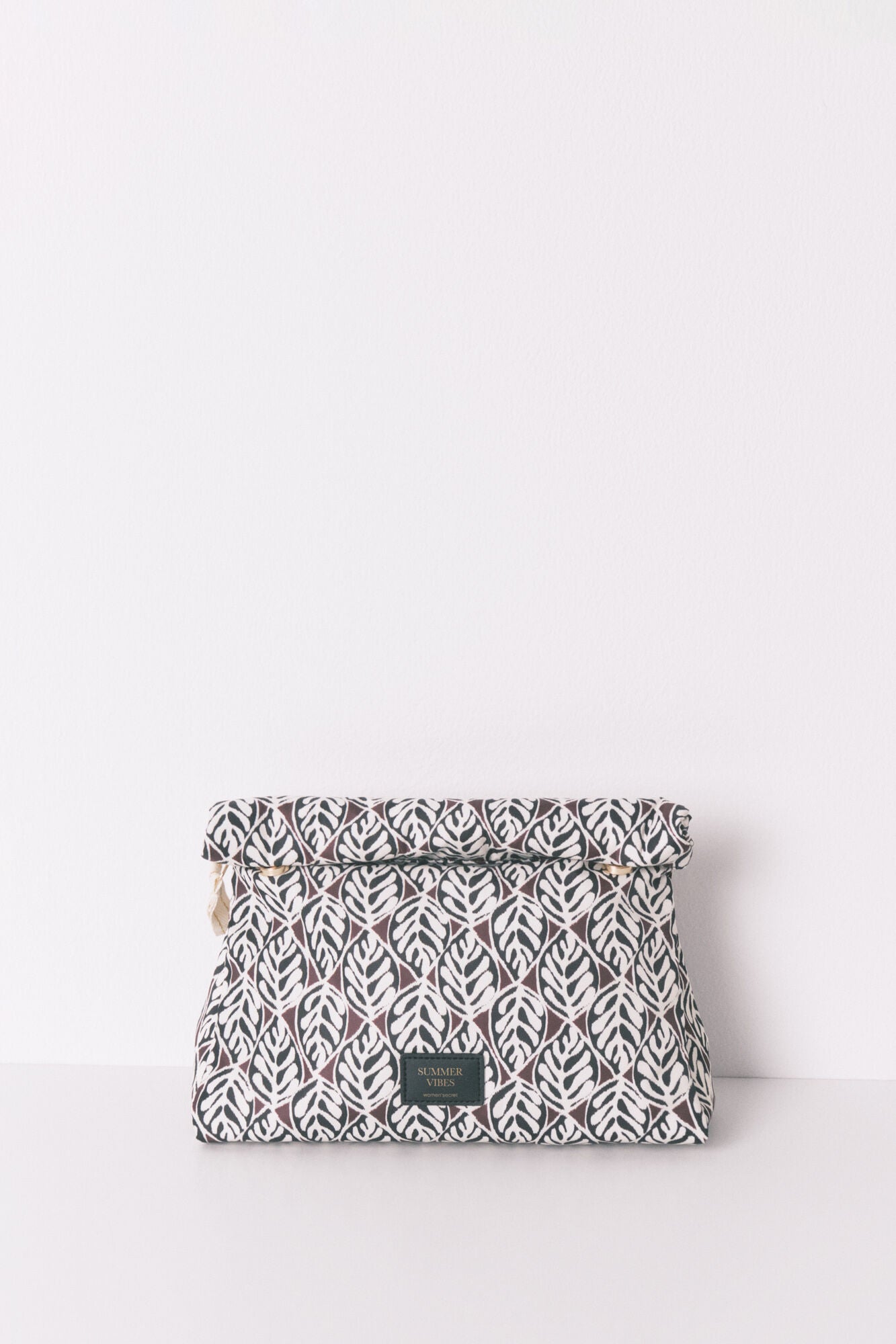 Large quilted toiletry vanity case with leaf print