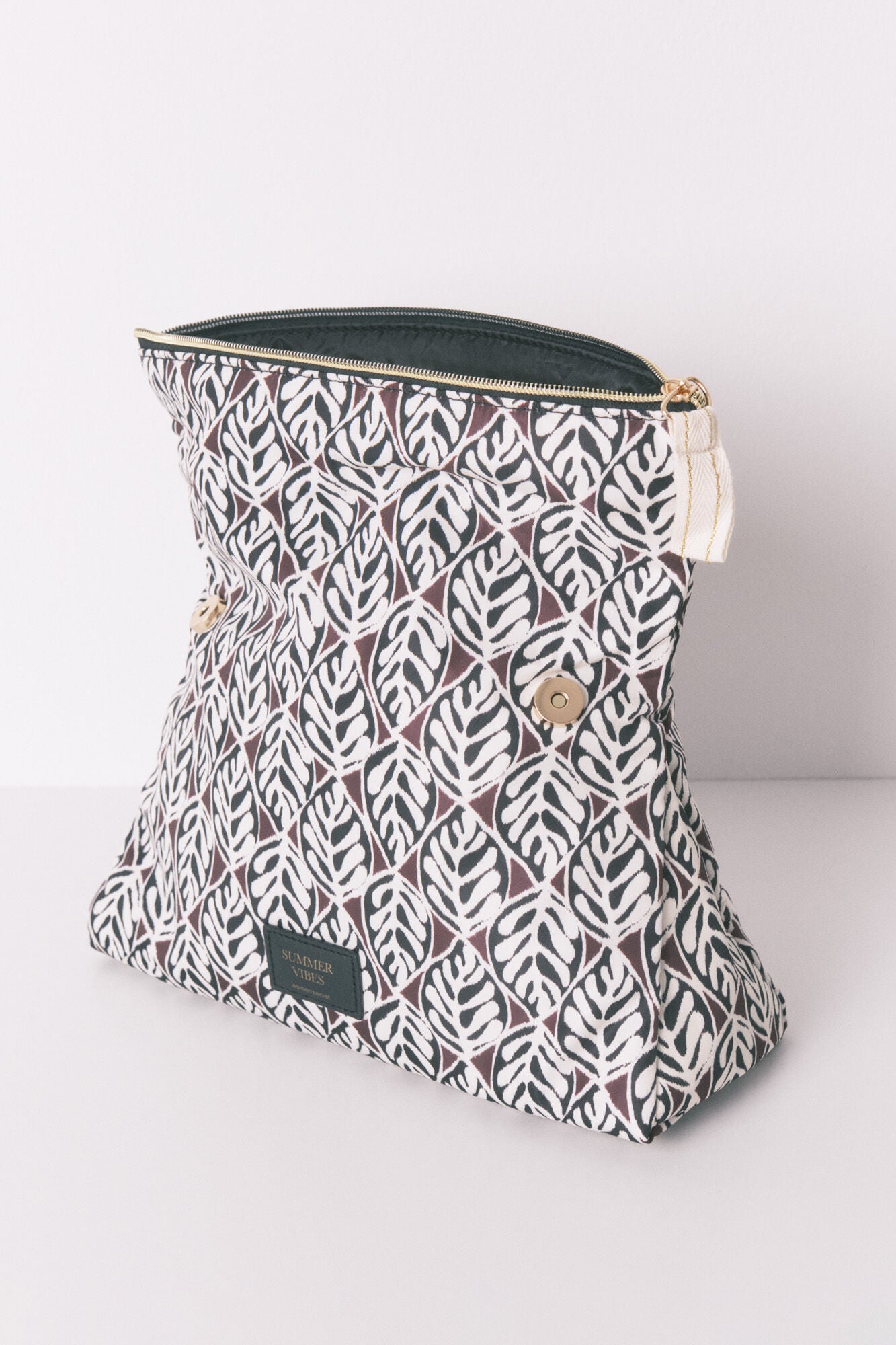 Large quilted toiletry vanity case with leaf print