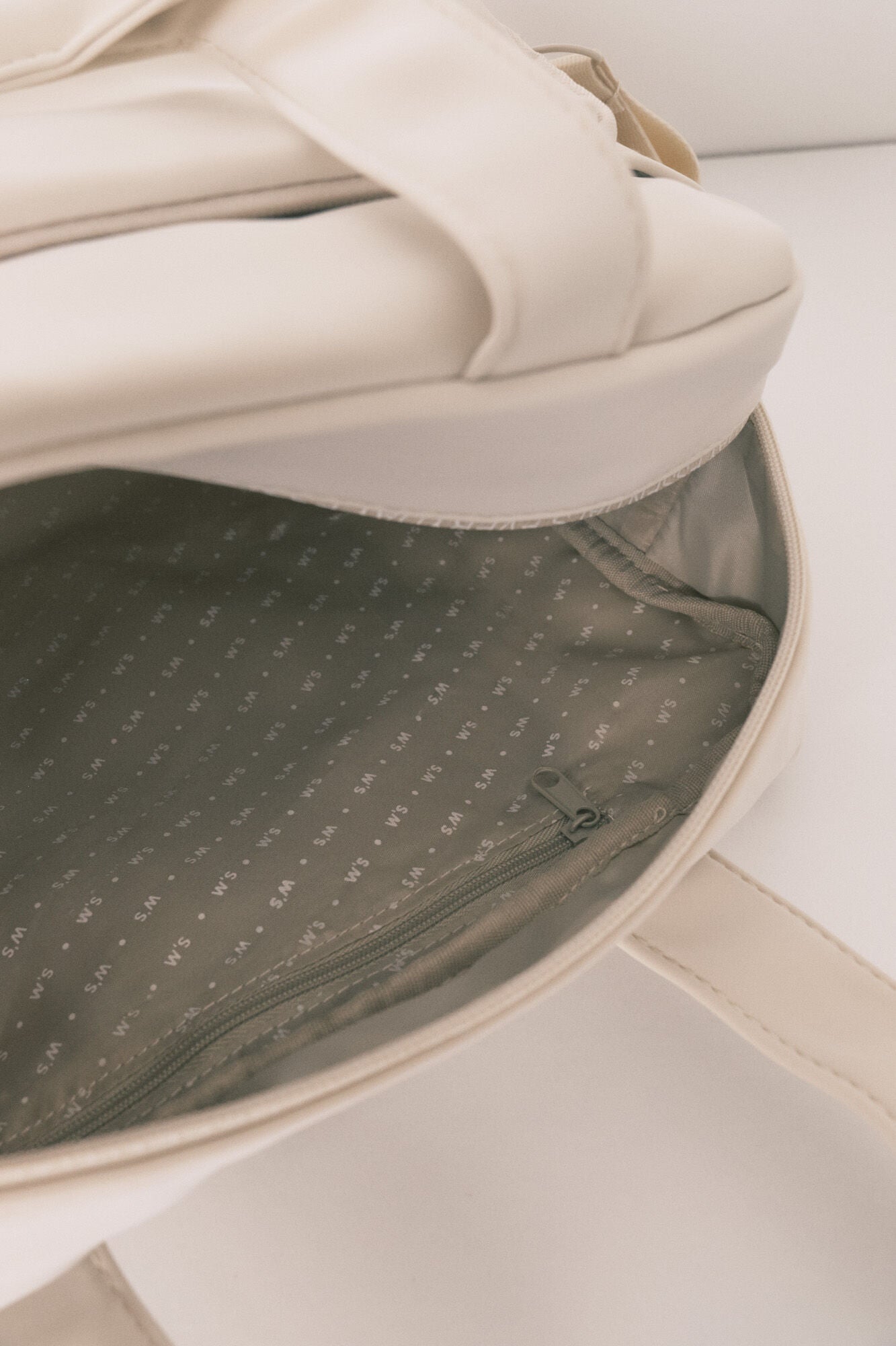 Large ivory rubber vanity case