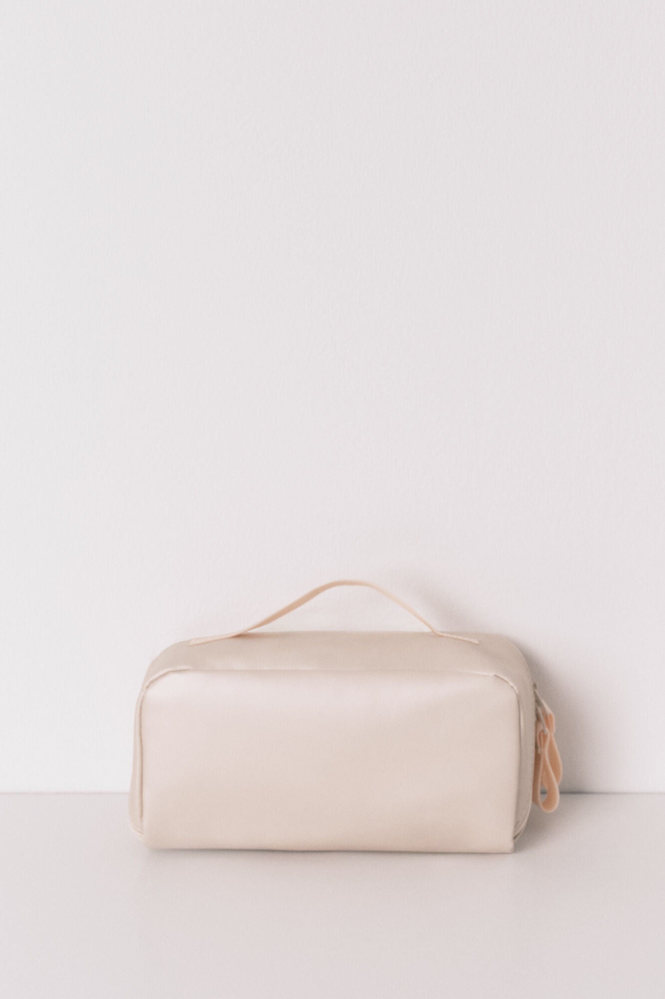 Small ivory metalized rubber vanity case