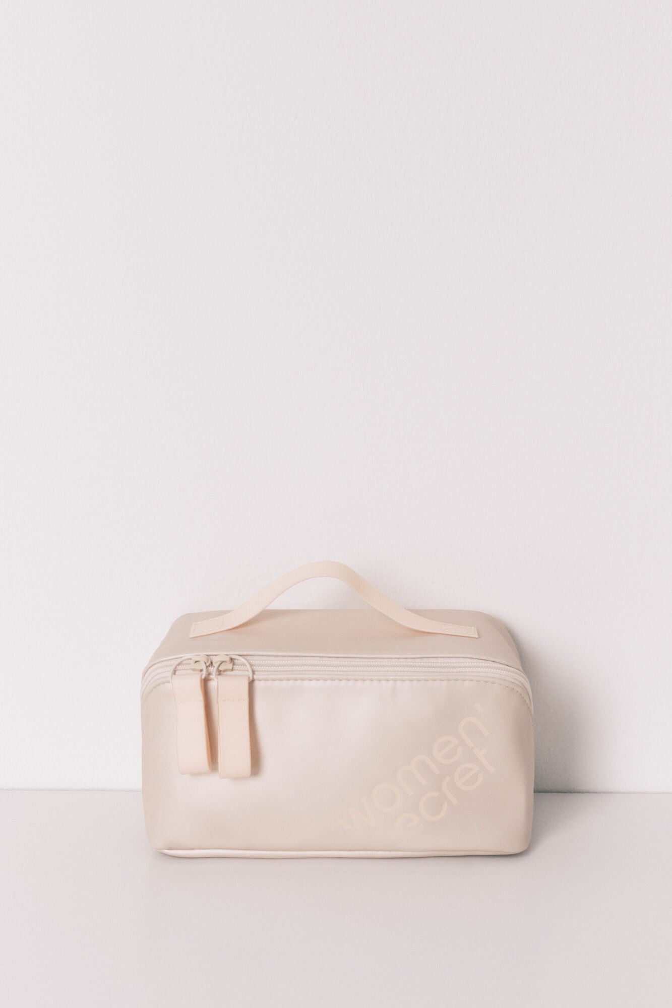 Small ivory metalized rubber vanity case