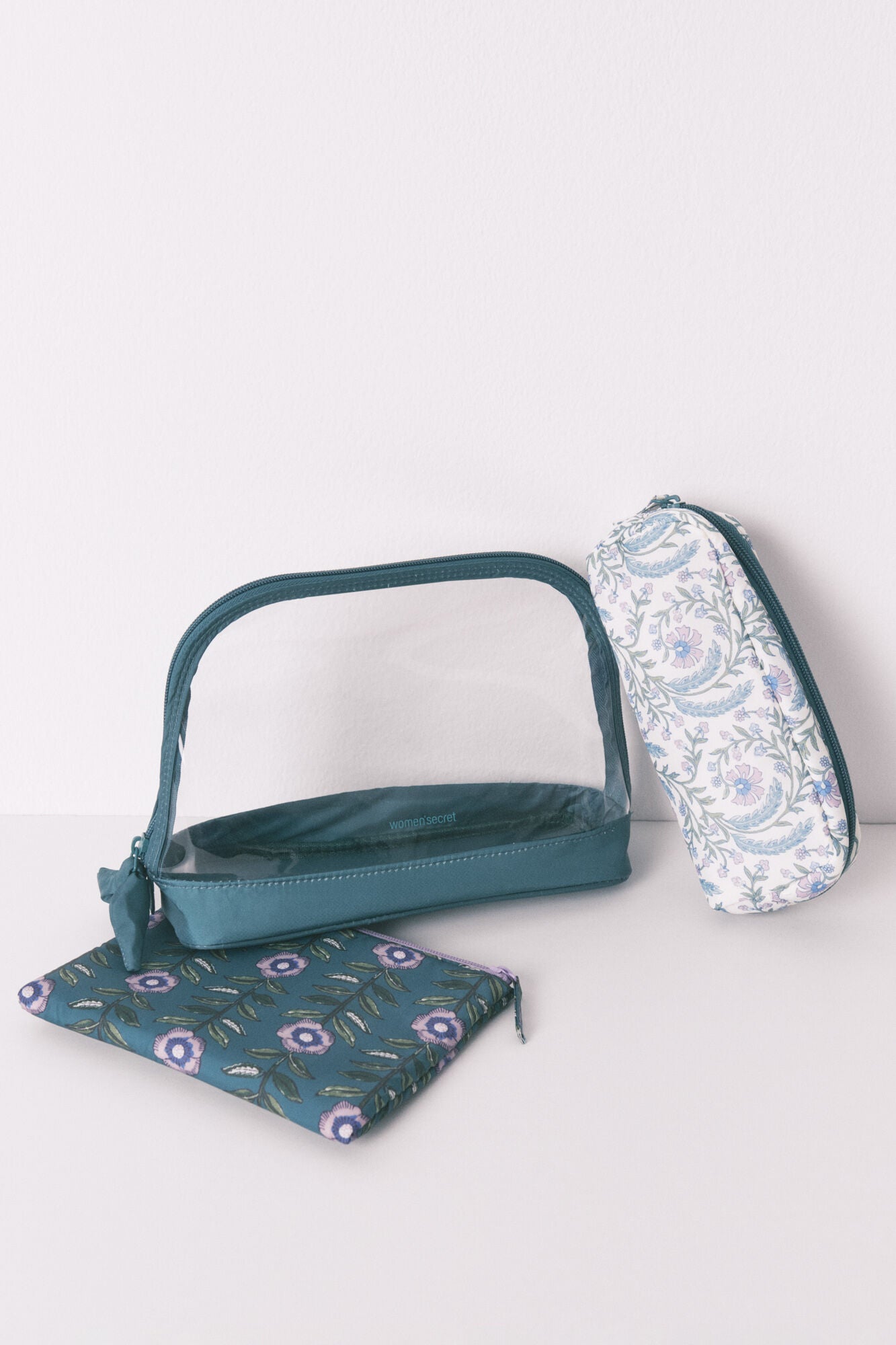 Pack of 3 toiletry bags