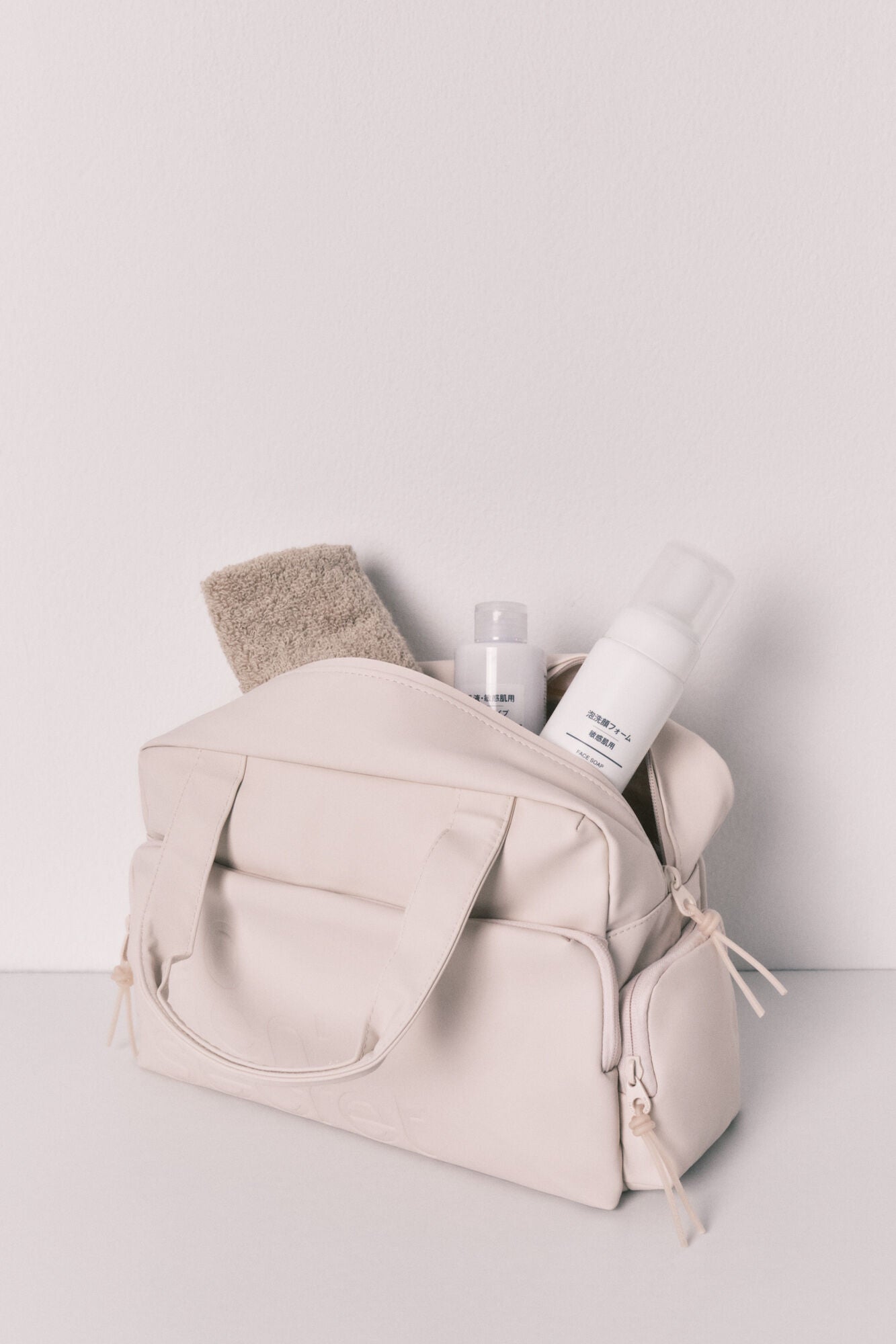 White large travel vanity case