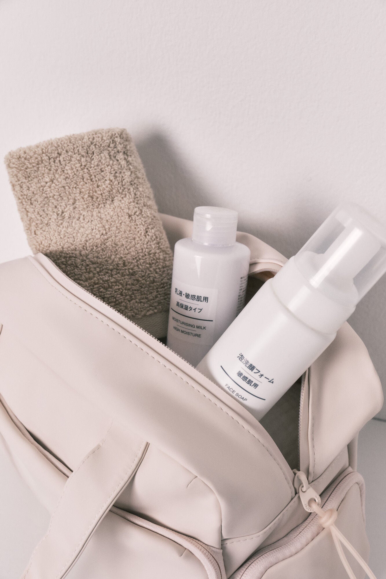 White large travel vanity case