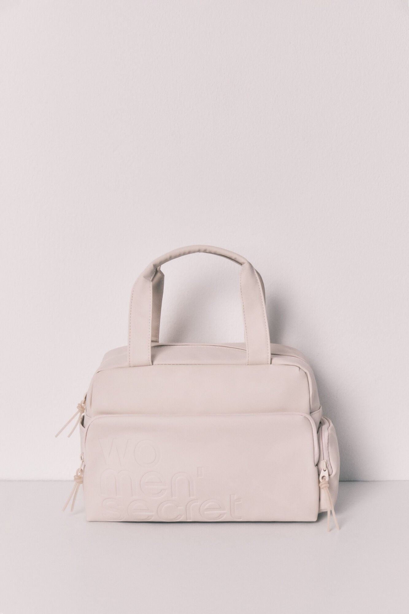 White large travel vanity case