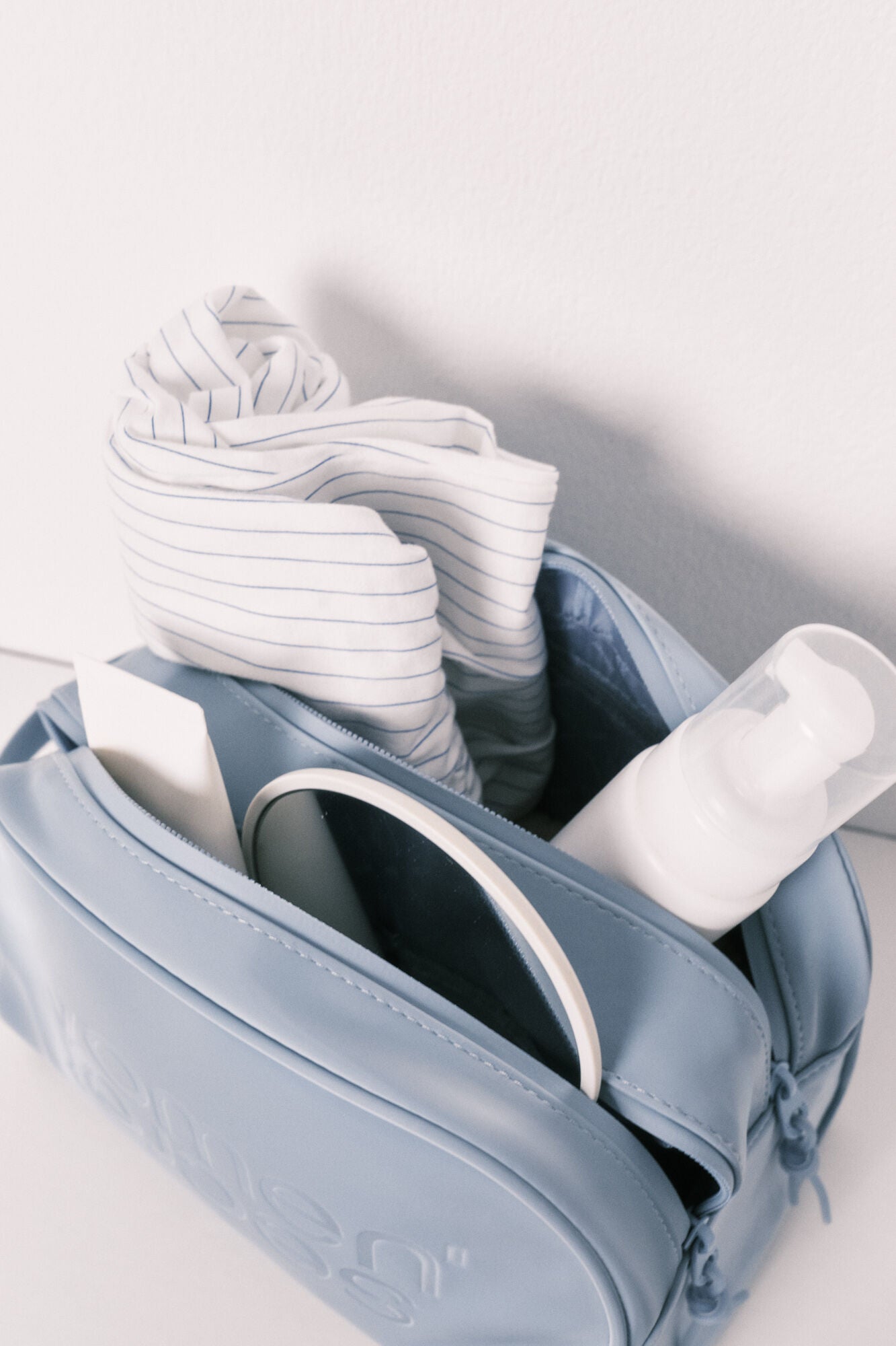 Blue medium double-zip vanity case