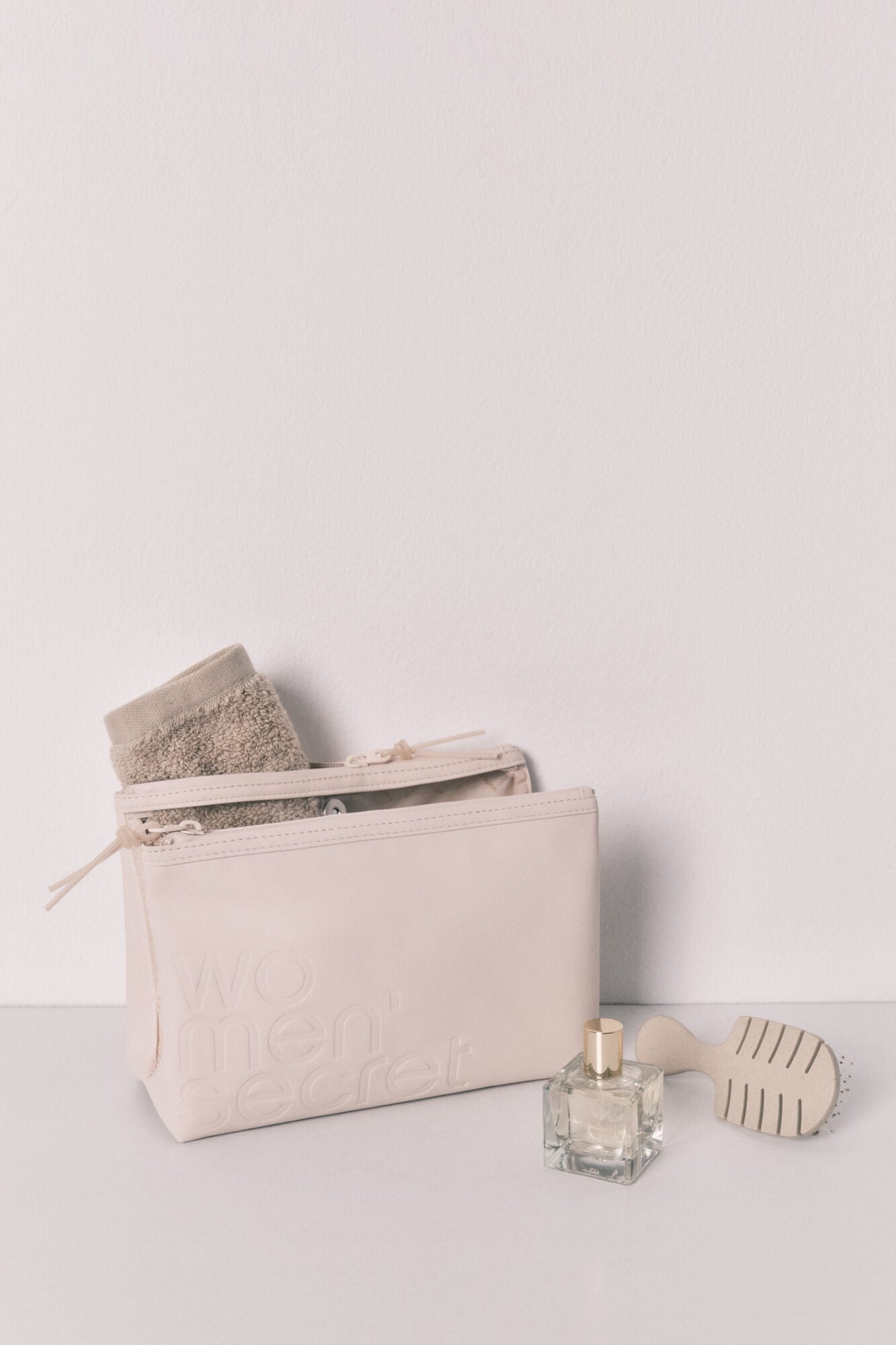 White medium double wallet vanity case