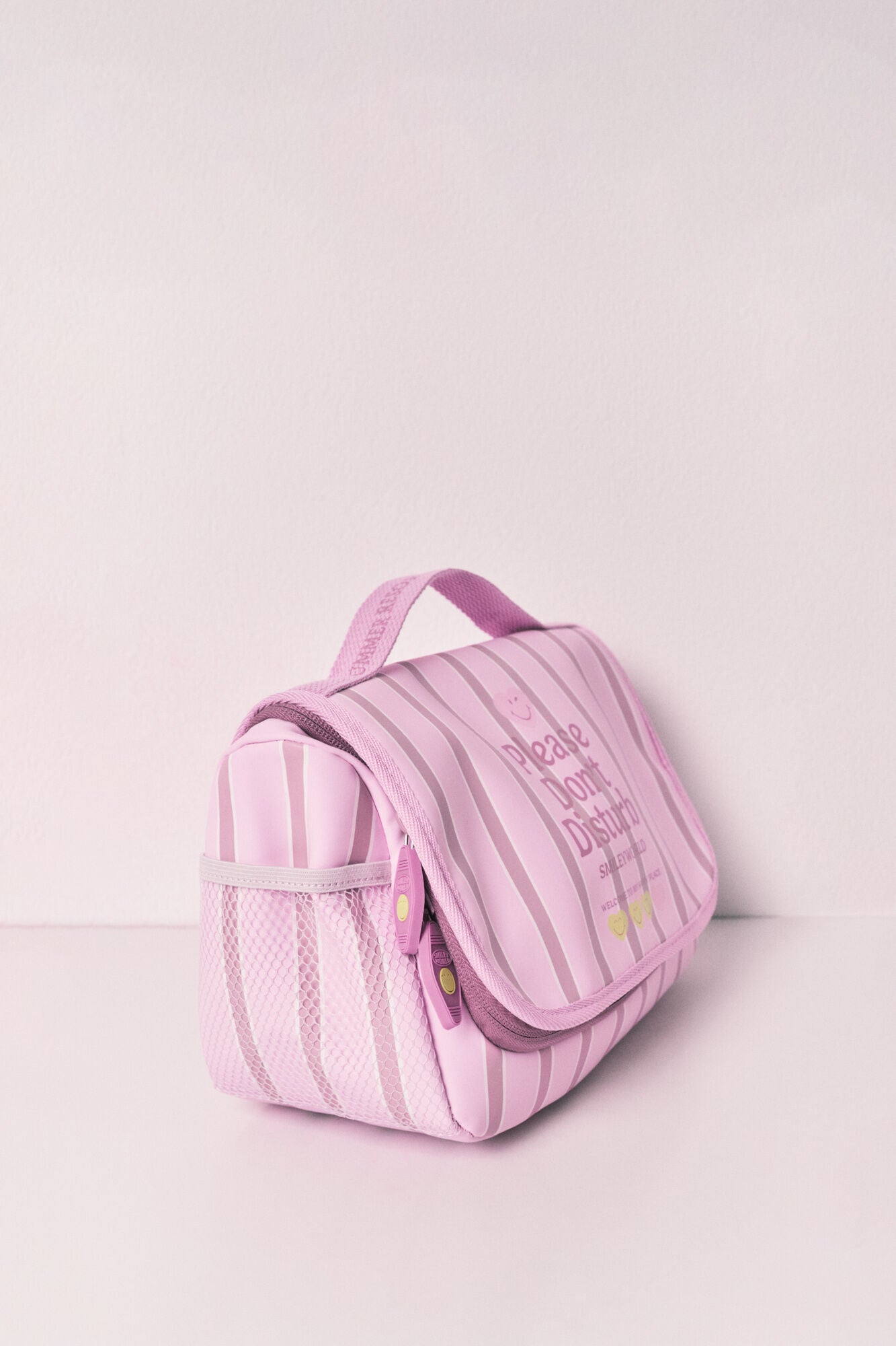 SmileyWorld¨ hanging vanity case