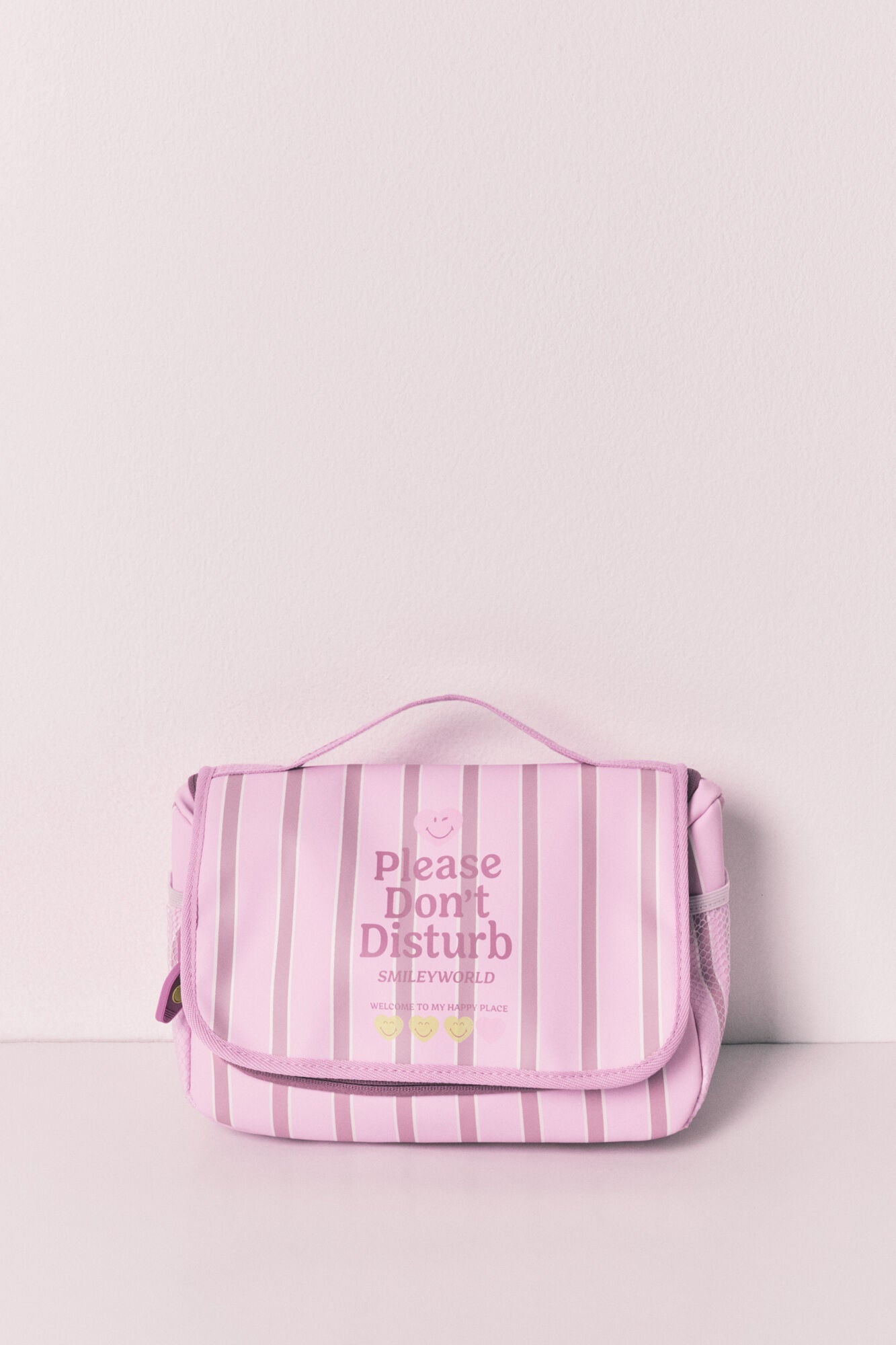 SmileyWorld¨ hanging vanity case
