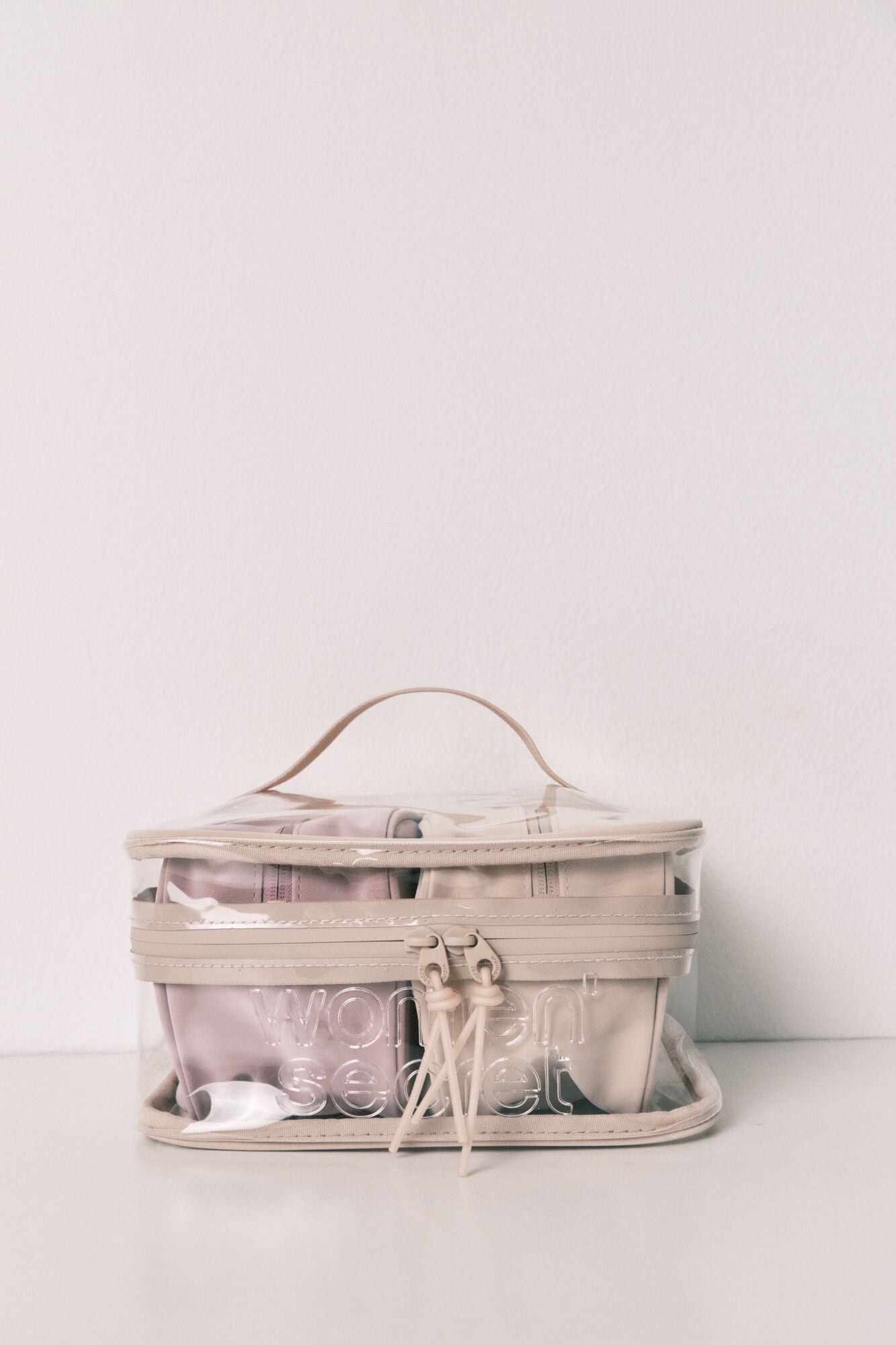 Rubberised vanity case pack
