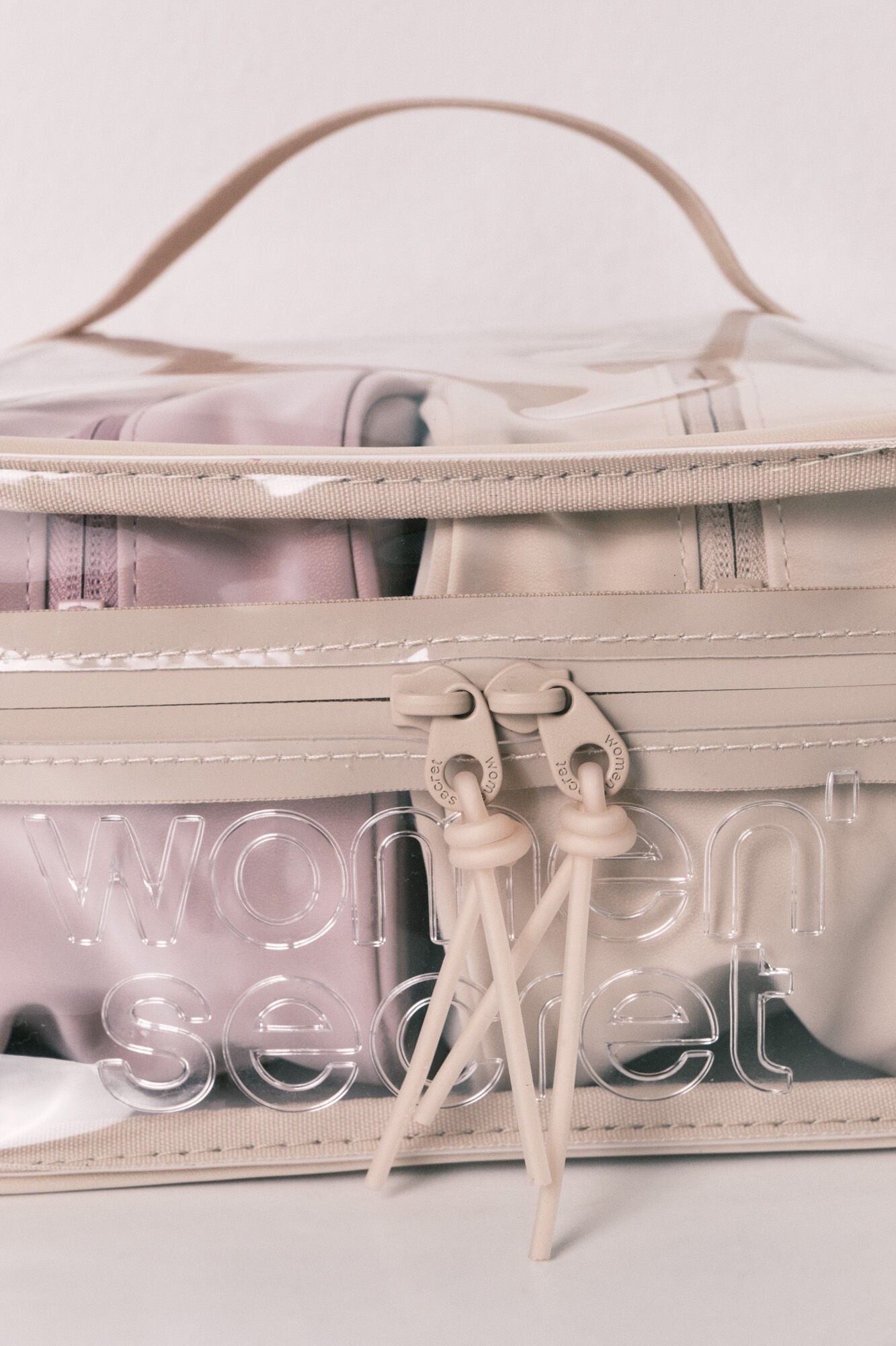 Rubberised vanity case pack