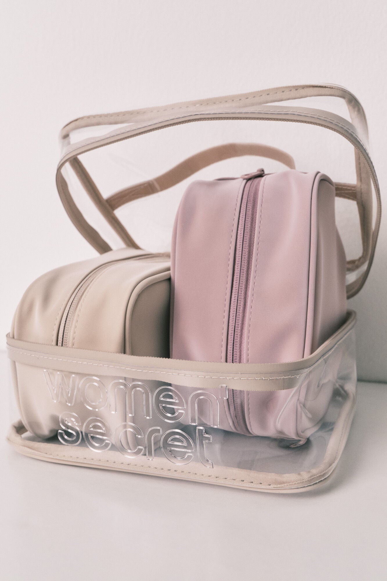 Rubberised vanity case pack