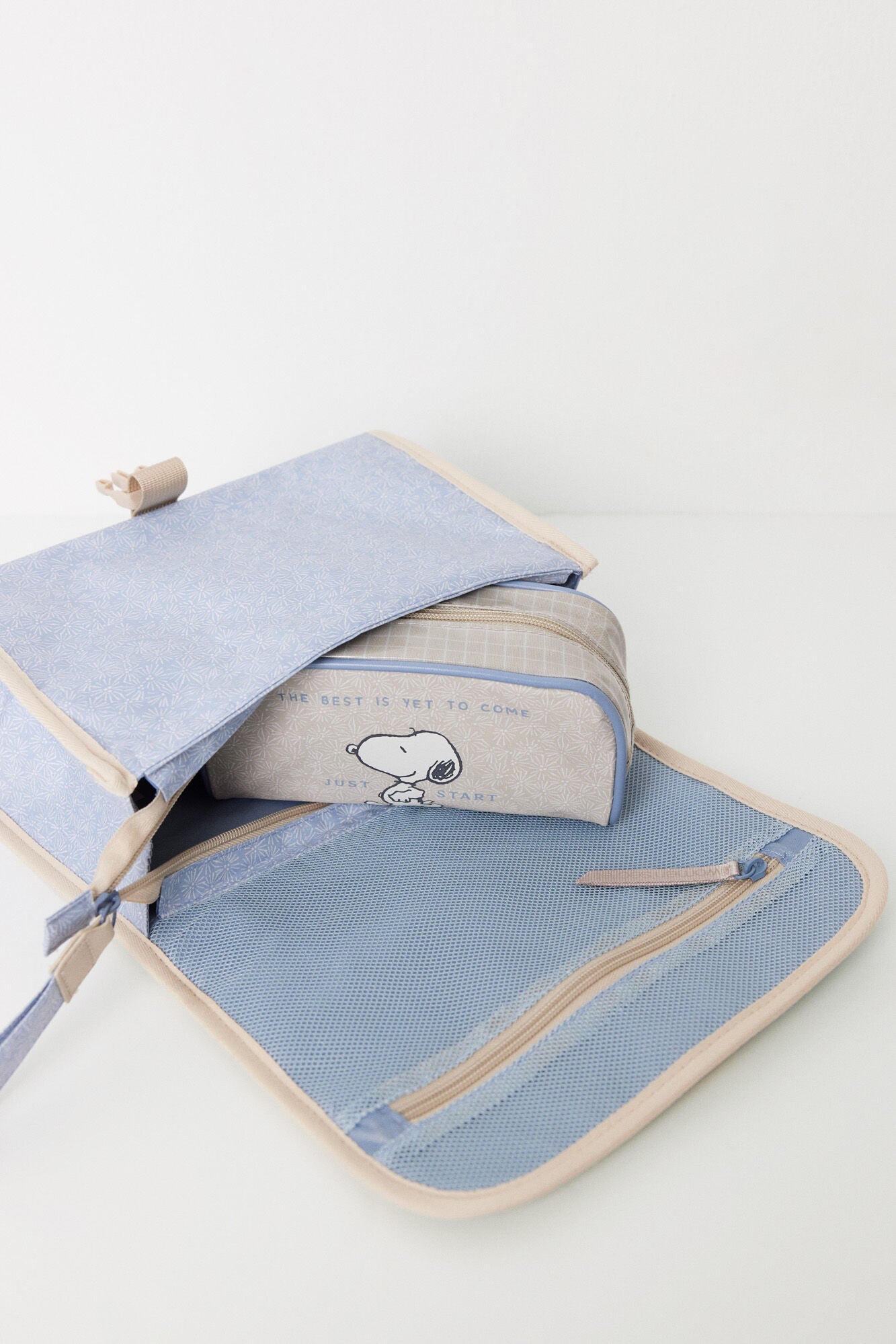 Medium blue Snoopy vanity case