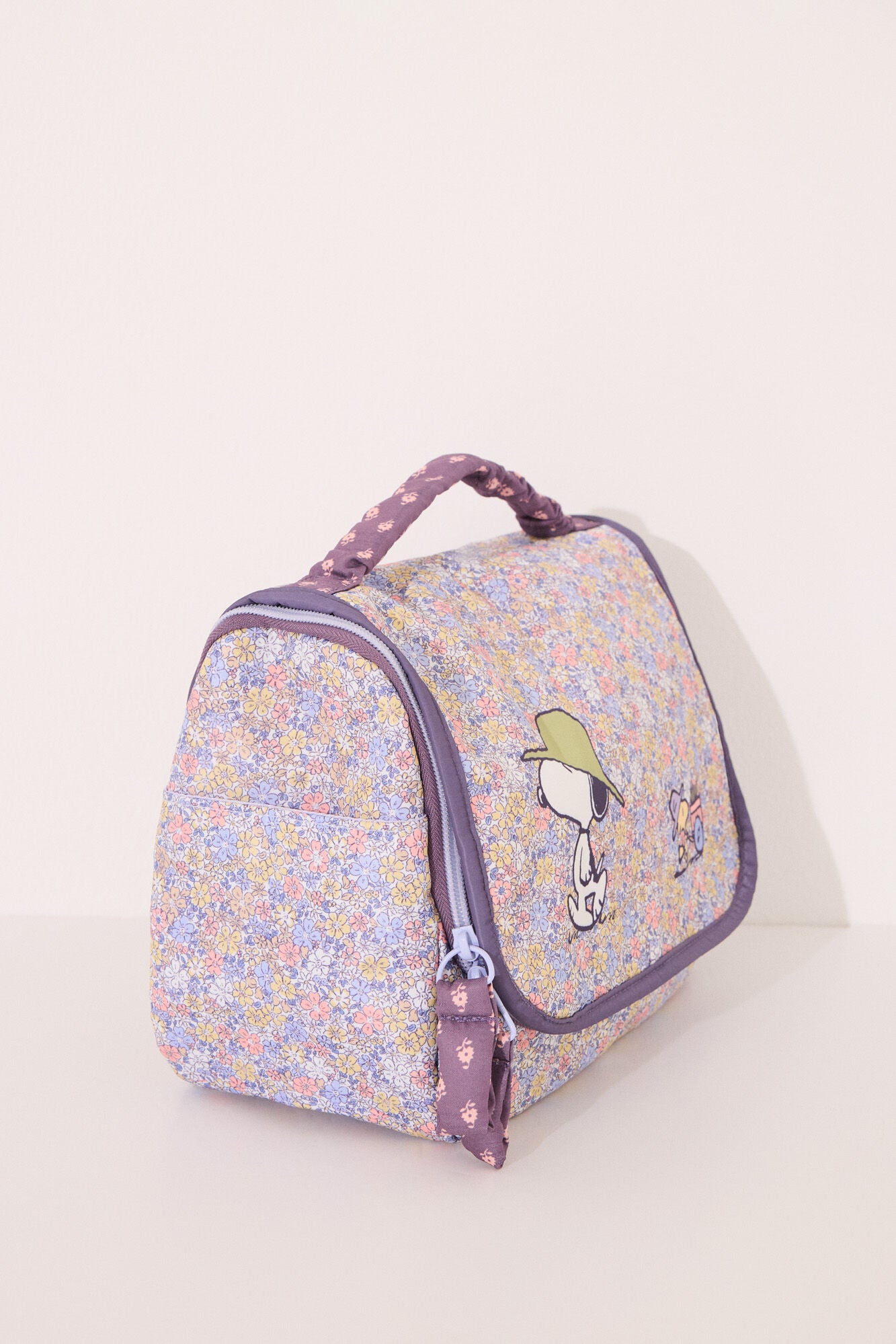 Snoopy vanity case with flowers
