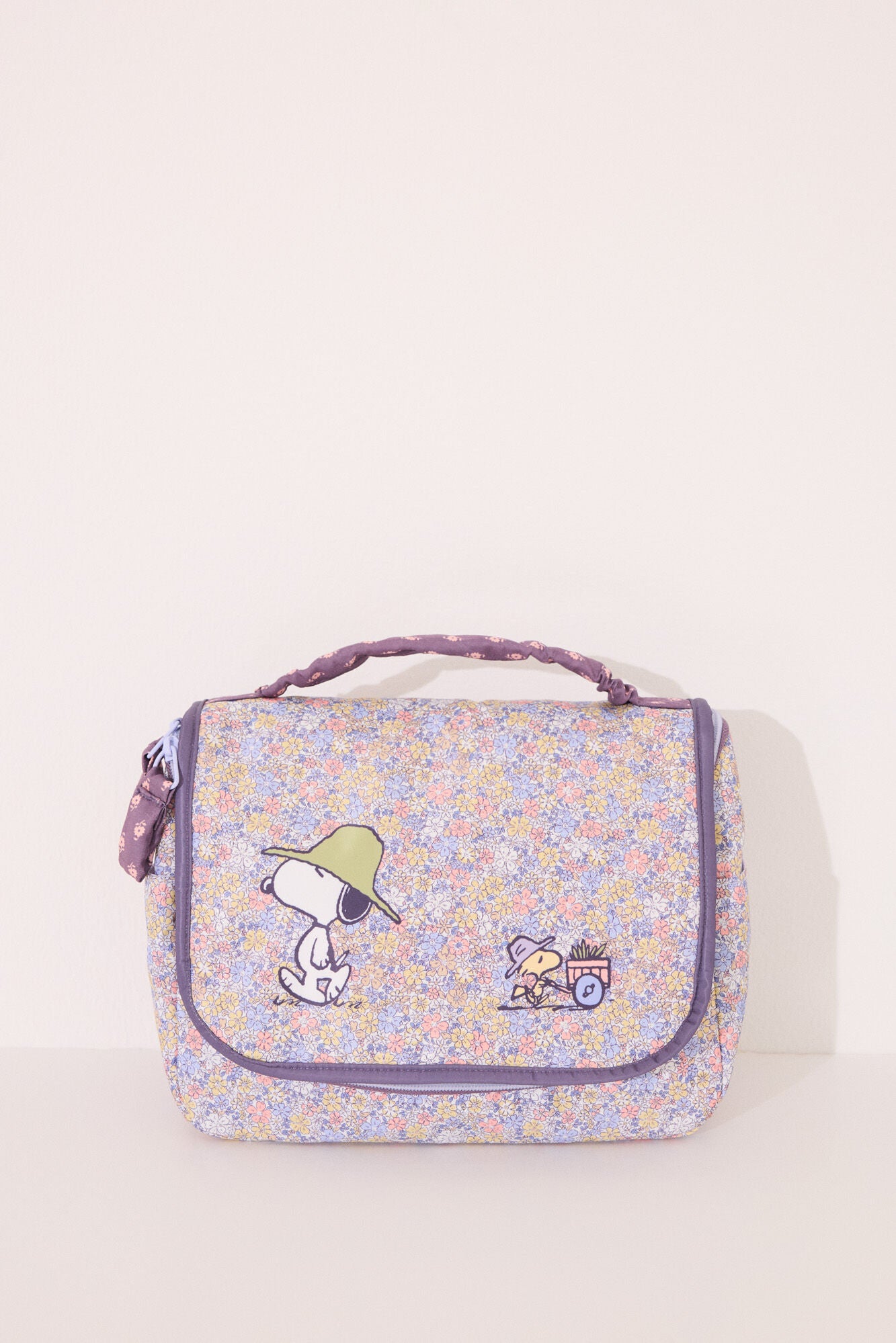 Snoopy vanity case with flowers