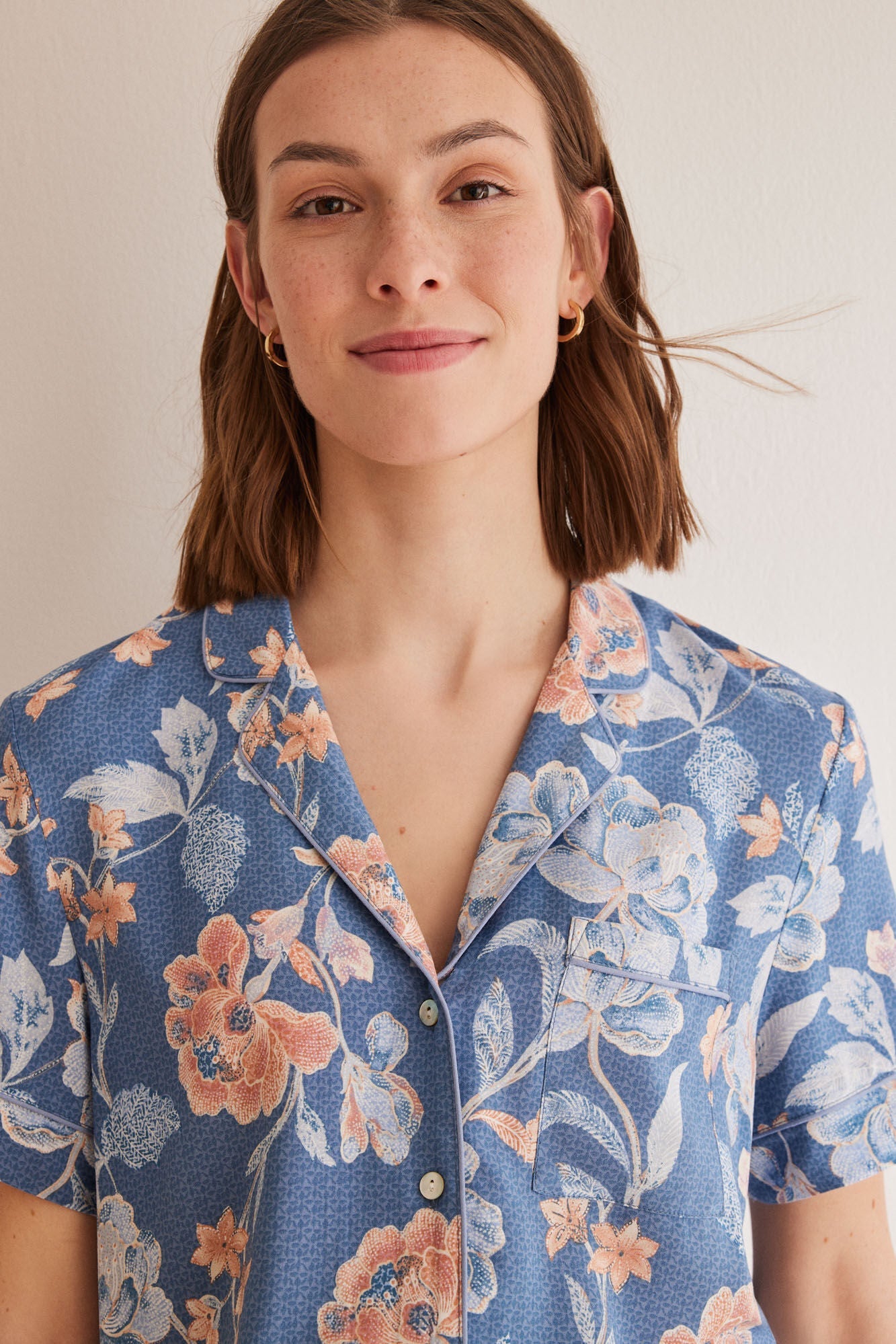 Capri shirt pajamas with blue flowers