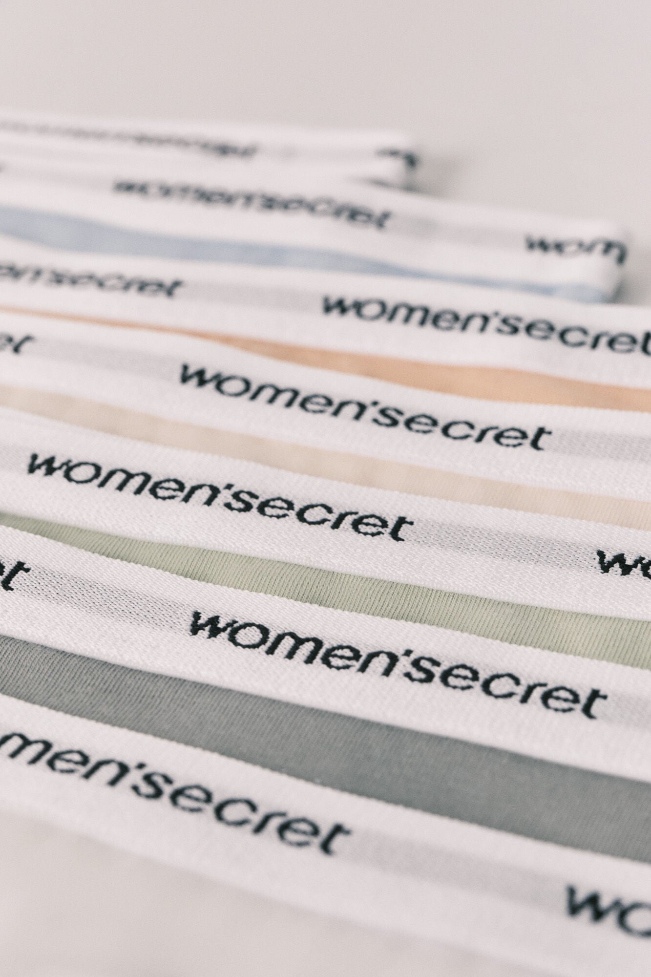 Plain cotton 7-pack thongs with logo