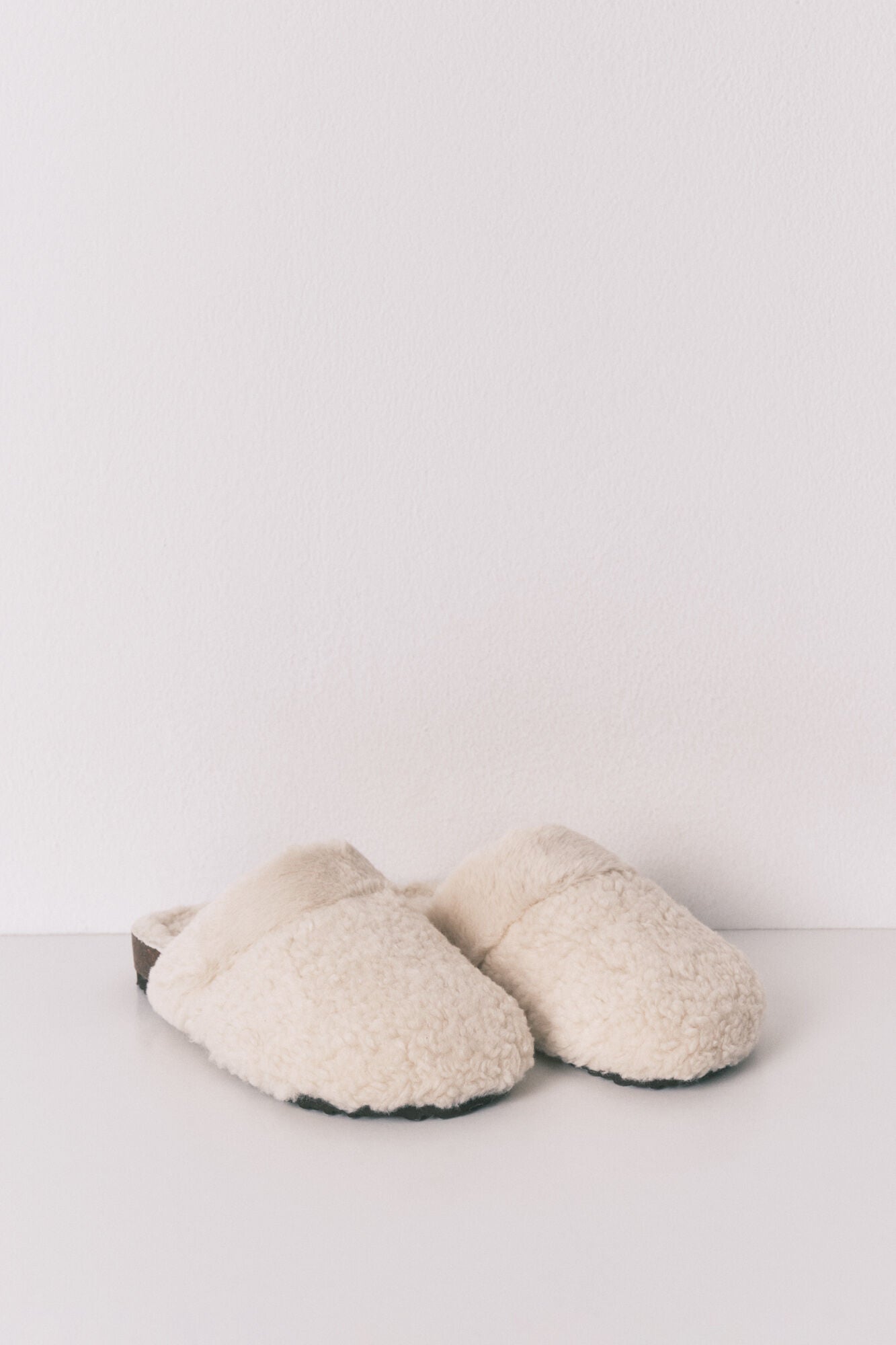 Beige sheepskin clog slippers