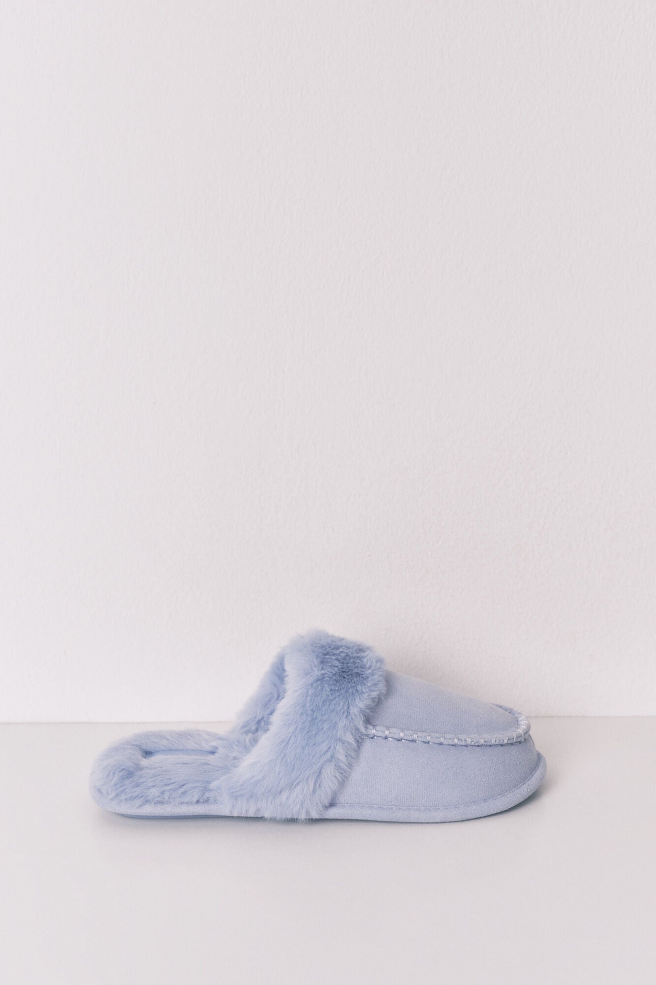 Lilac synthetic fur house slippers