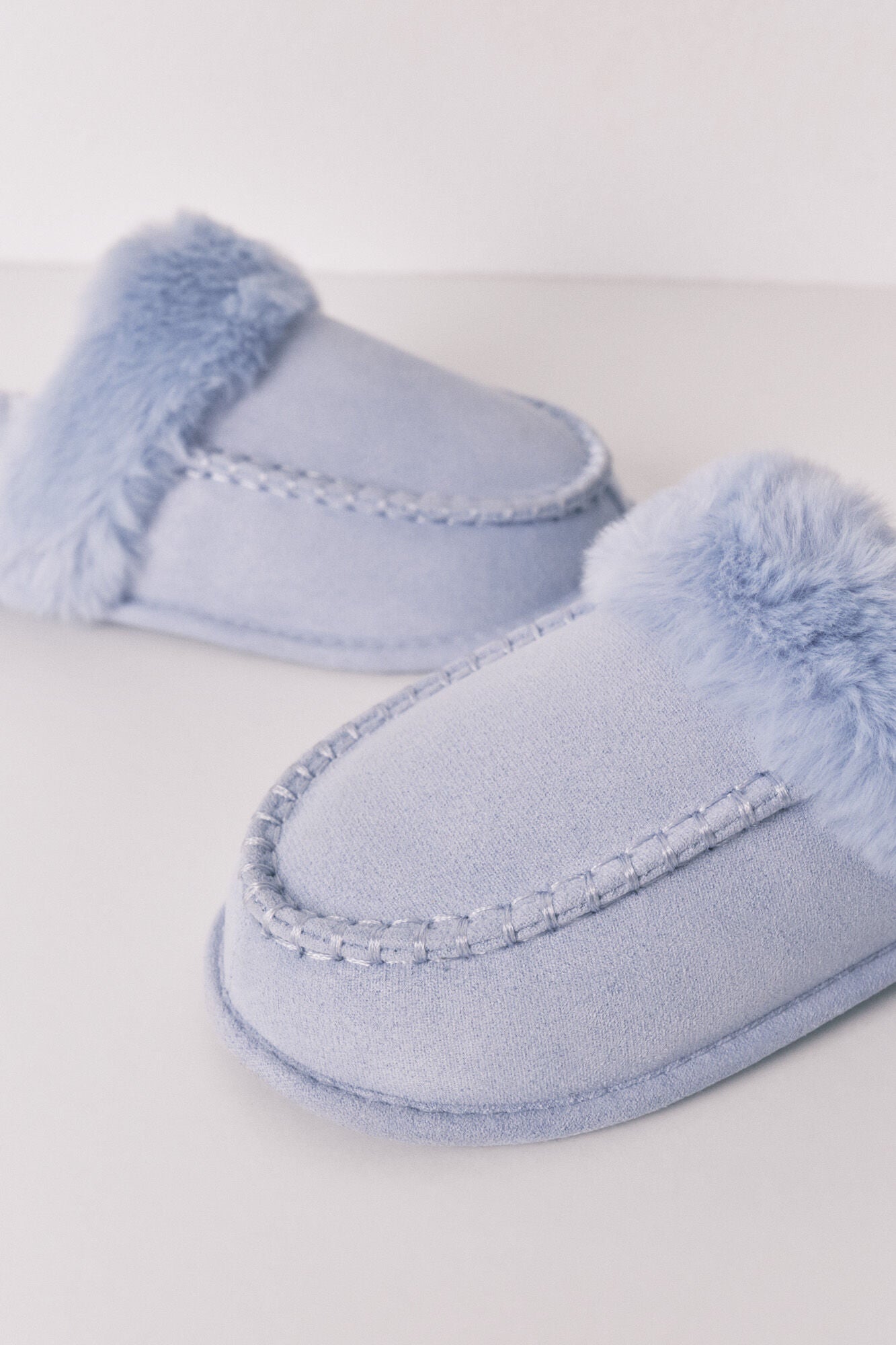 Lilac synthetic fur house slippers