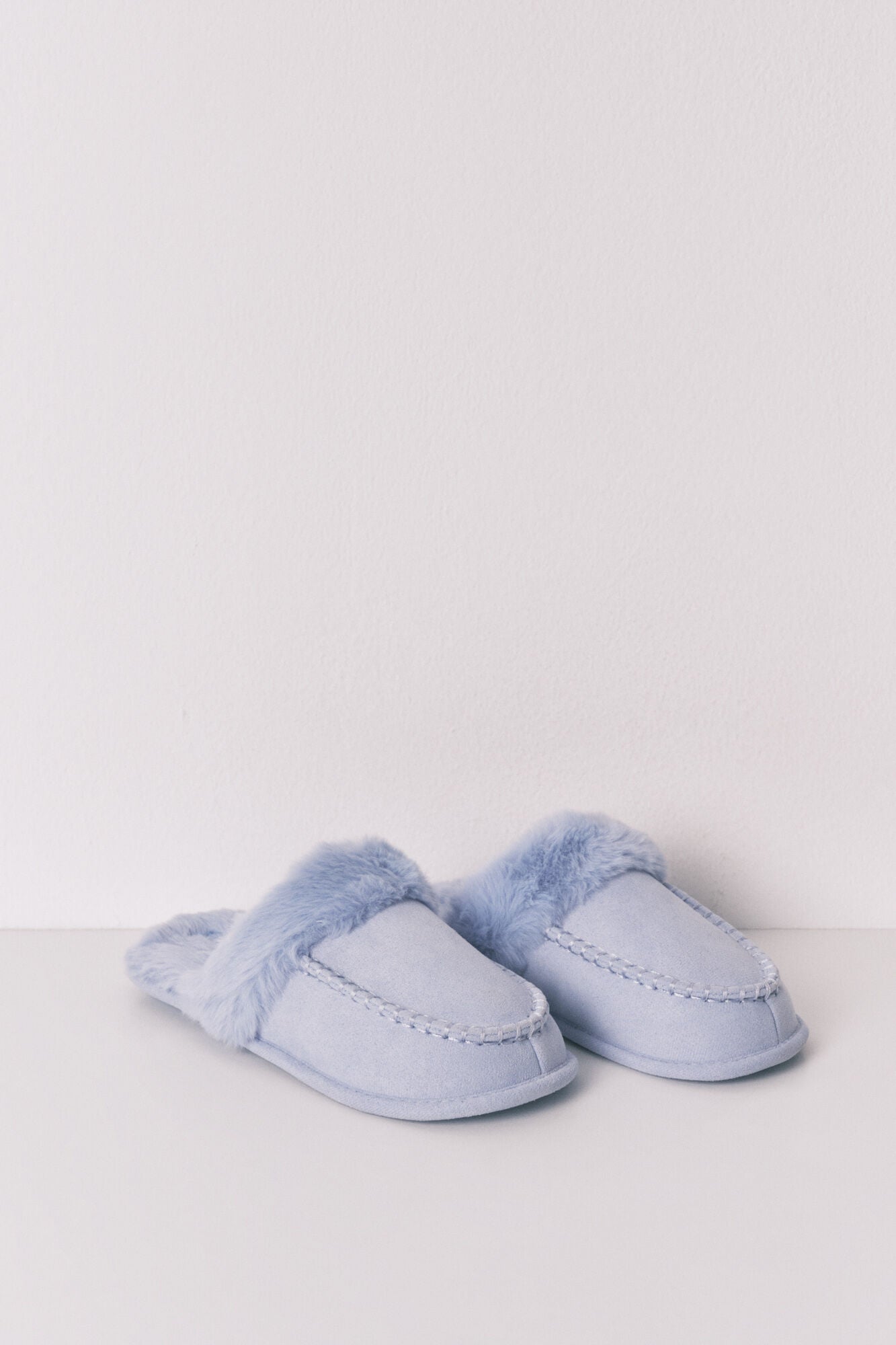 Lilac synthetic fur house slippers