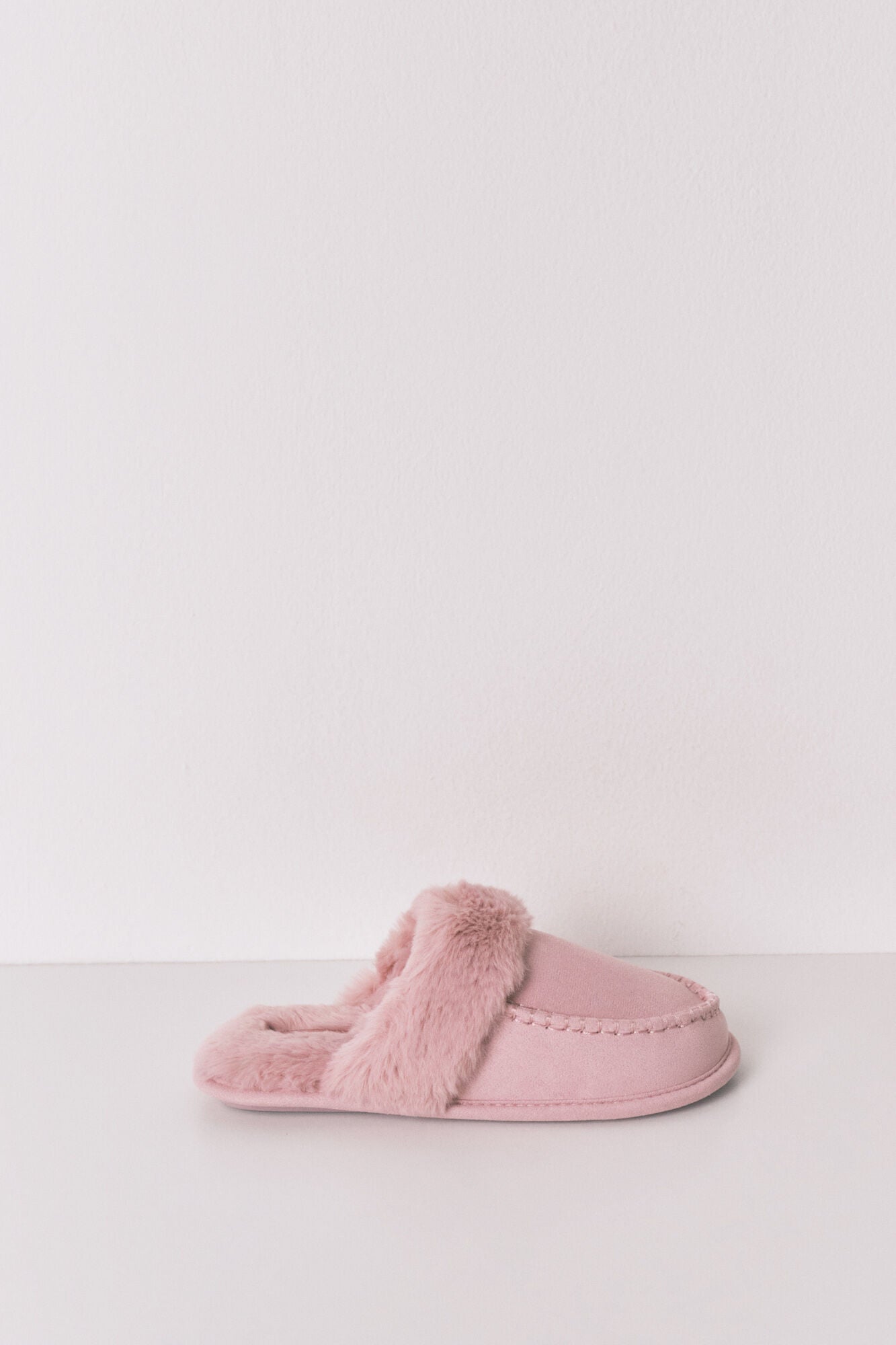 Pink synthetic fur house slippers