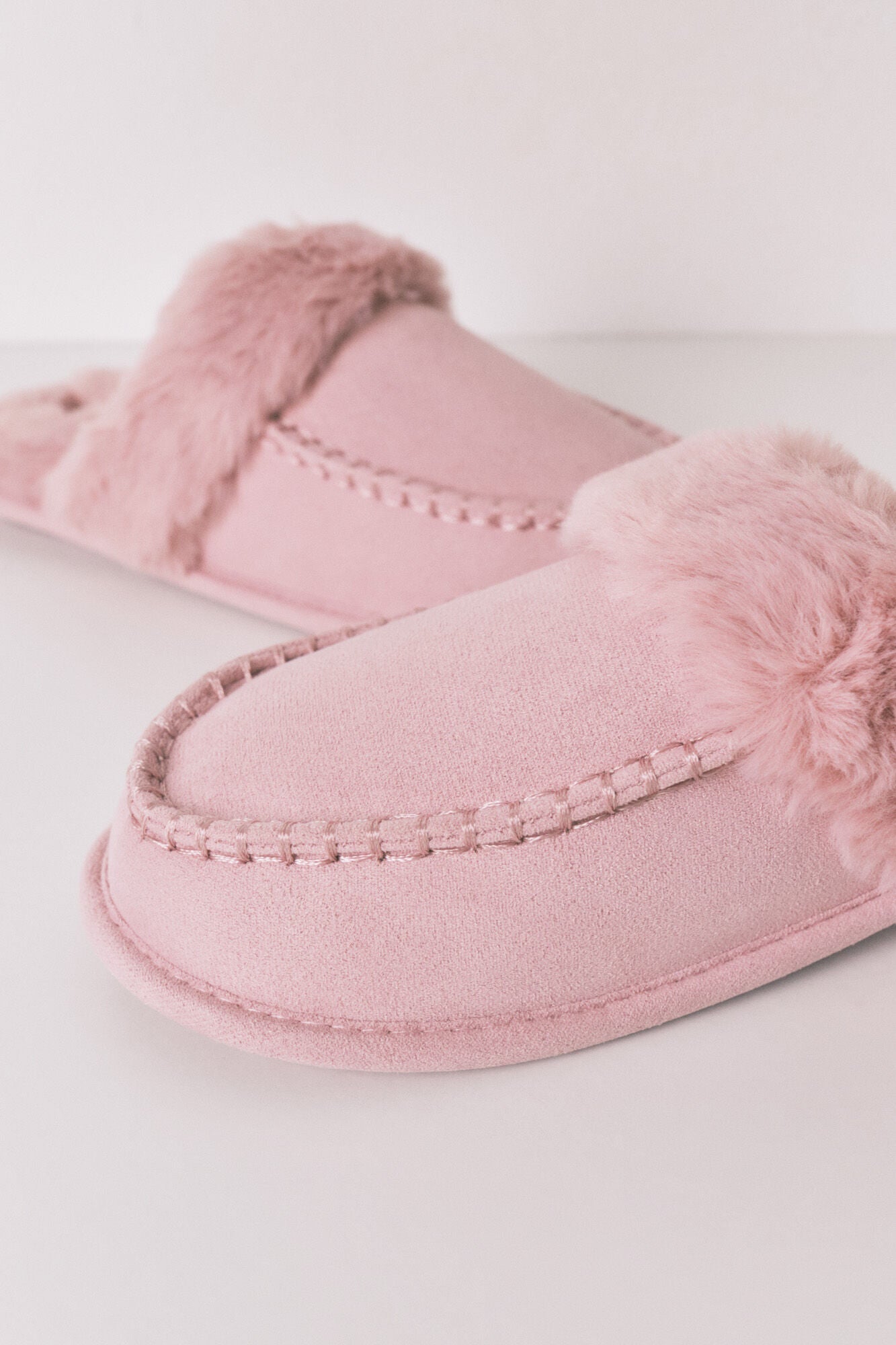 Pink synthetic fur house slippers
