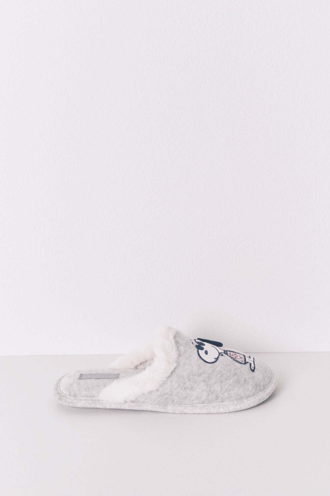 Dark grey Snoopy slippers