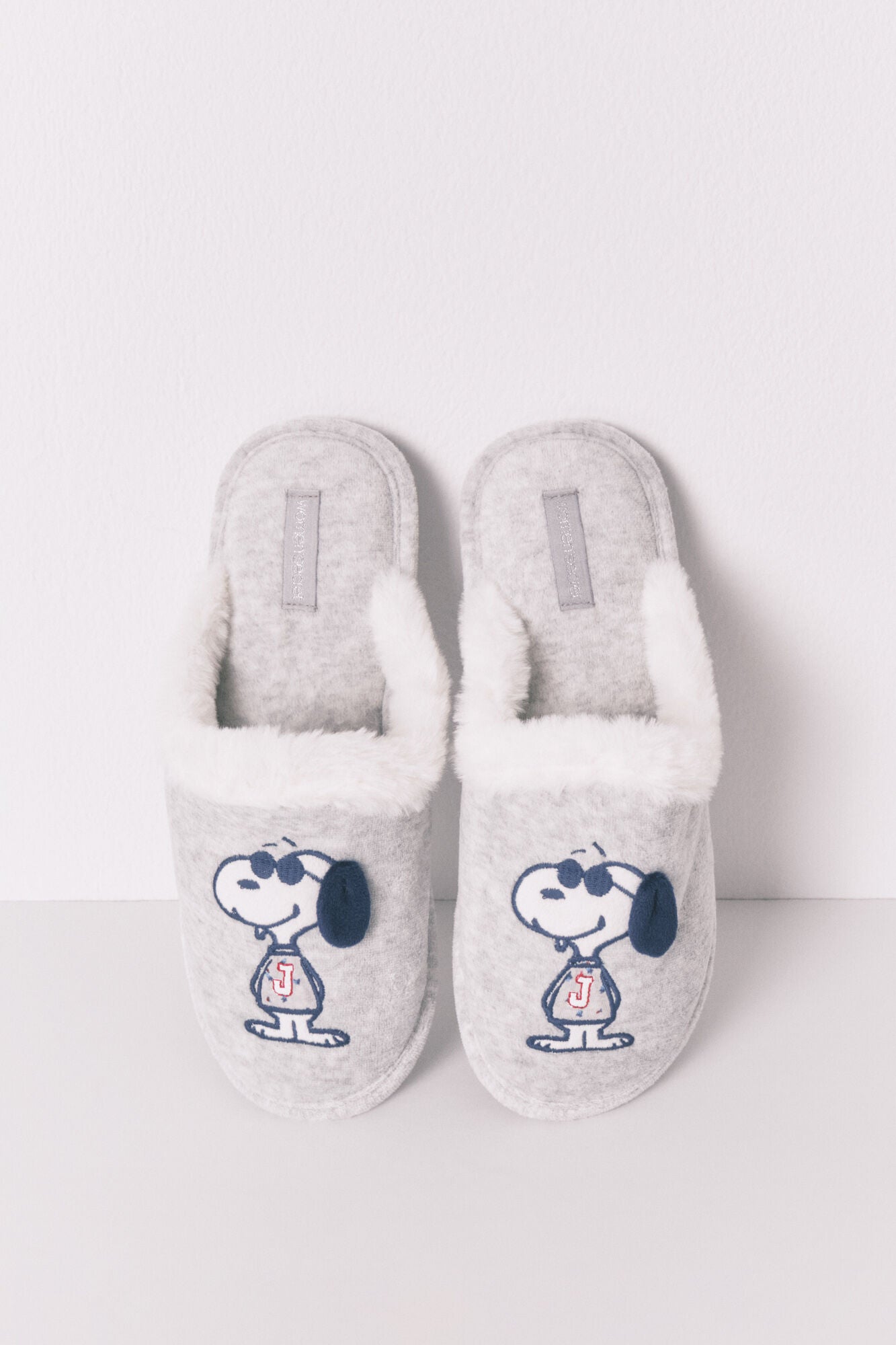 Dark grey Snoopy slippers