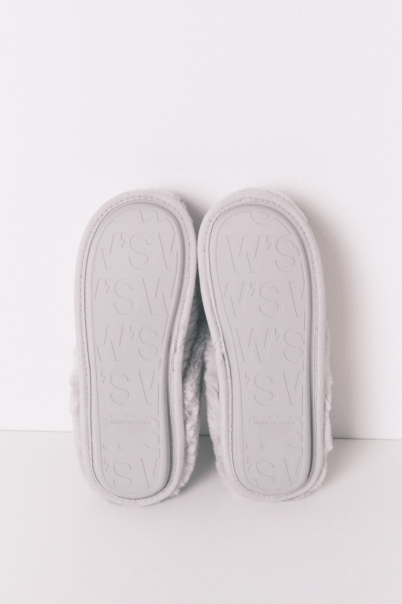 Animal print fur slippers