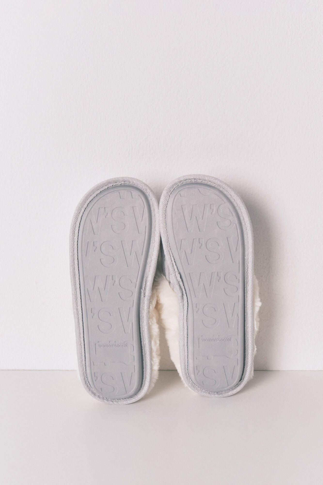 Grey lurex fur ribbed slippers