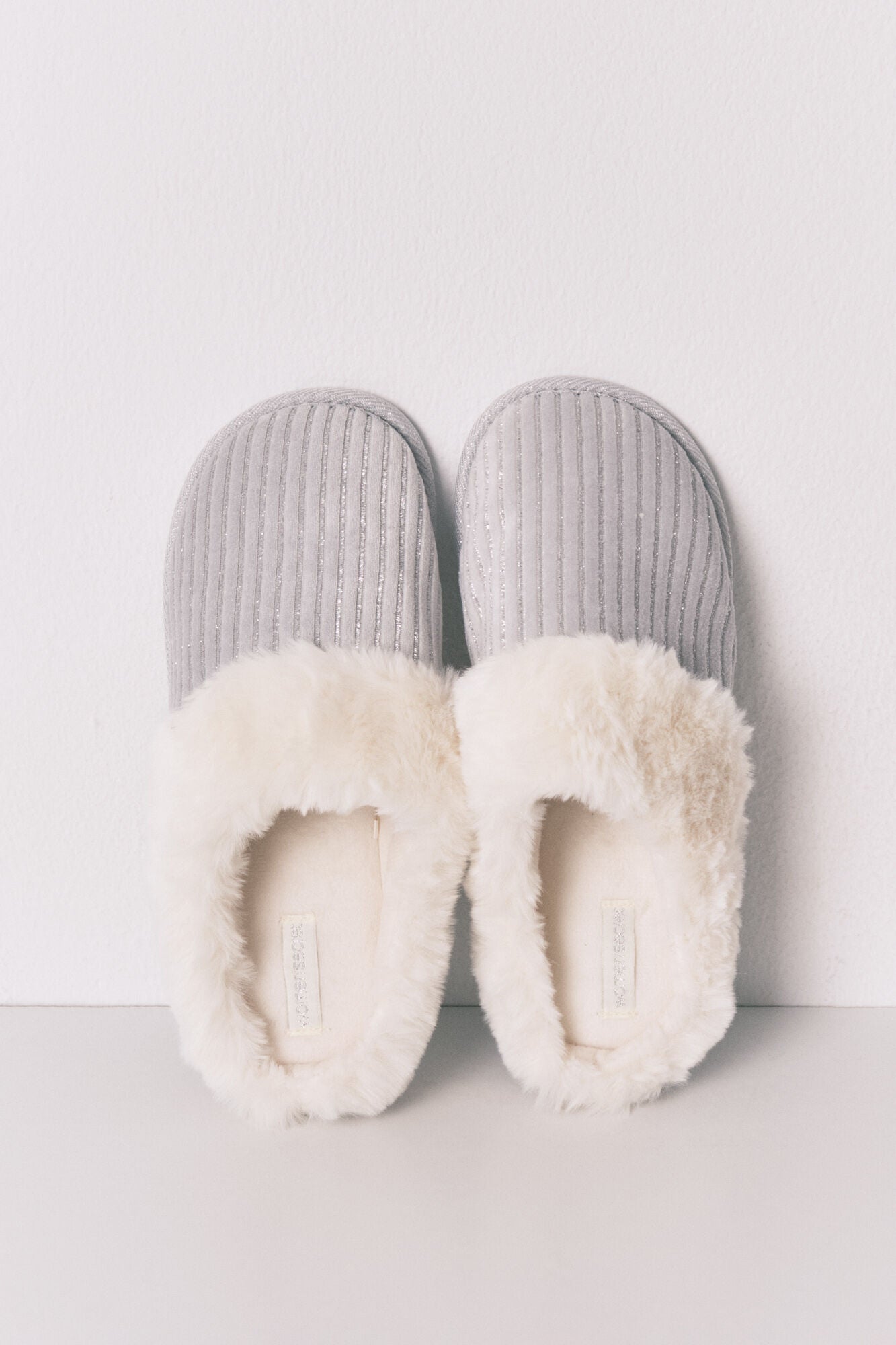 Grey lurex fur ribbed slippers