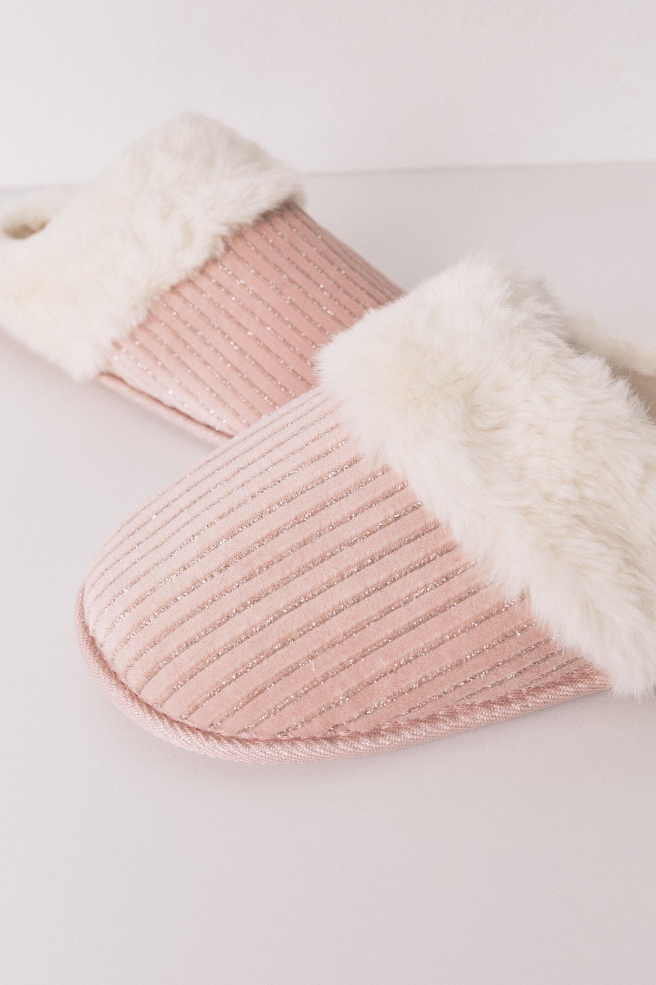 Pink lurex fur ribbed slippers