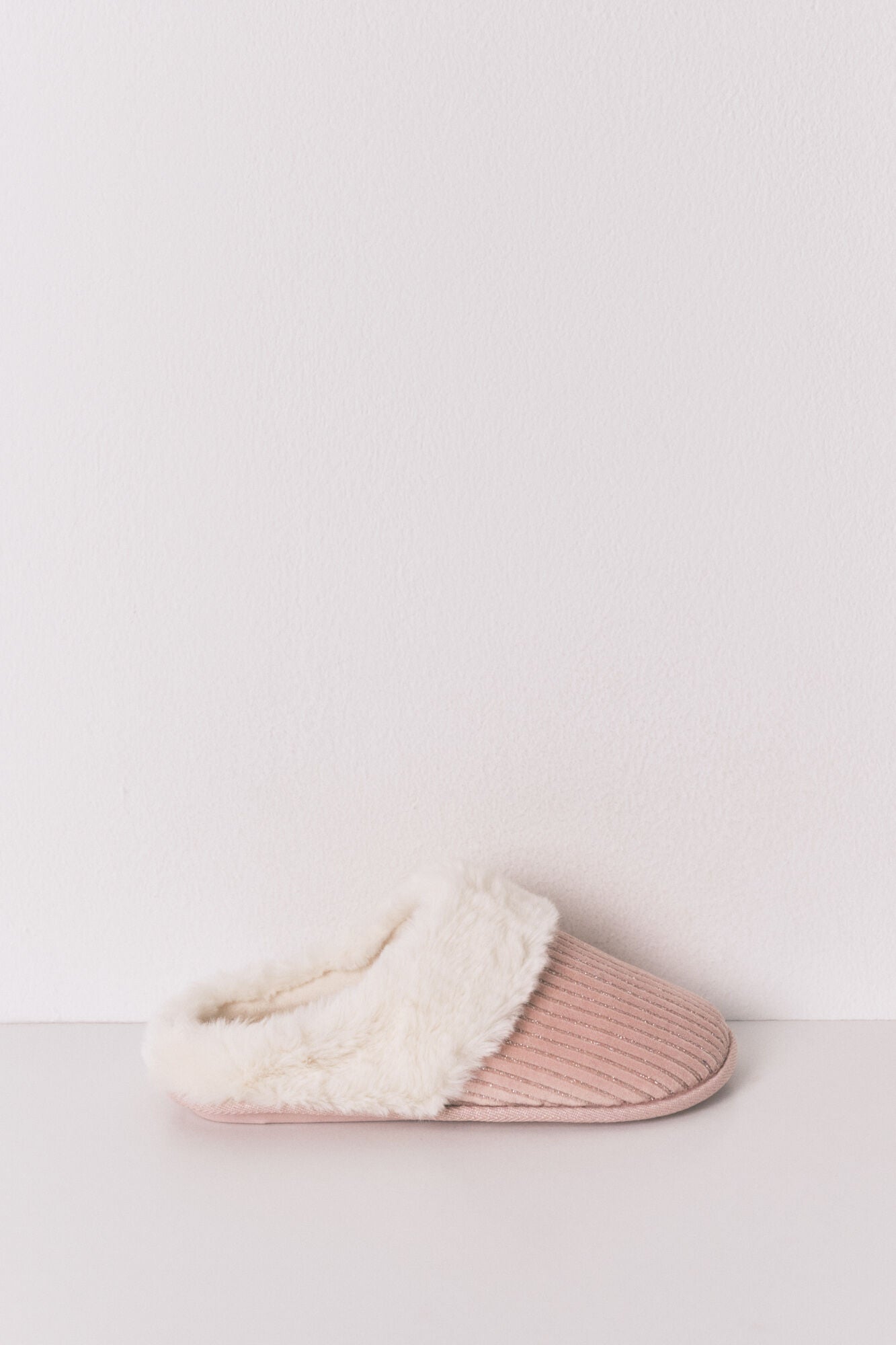 Pink lurex fur ribbed slippers