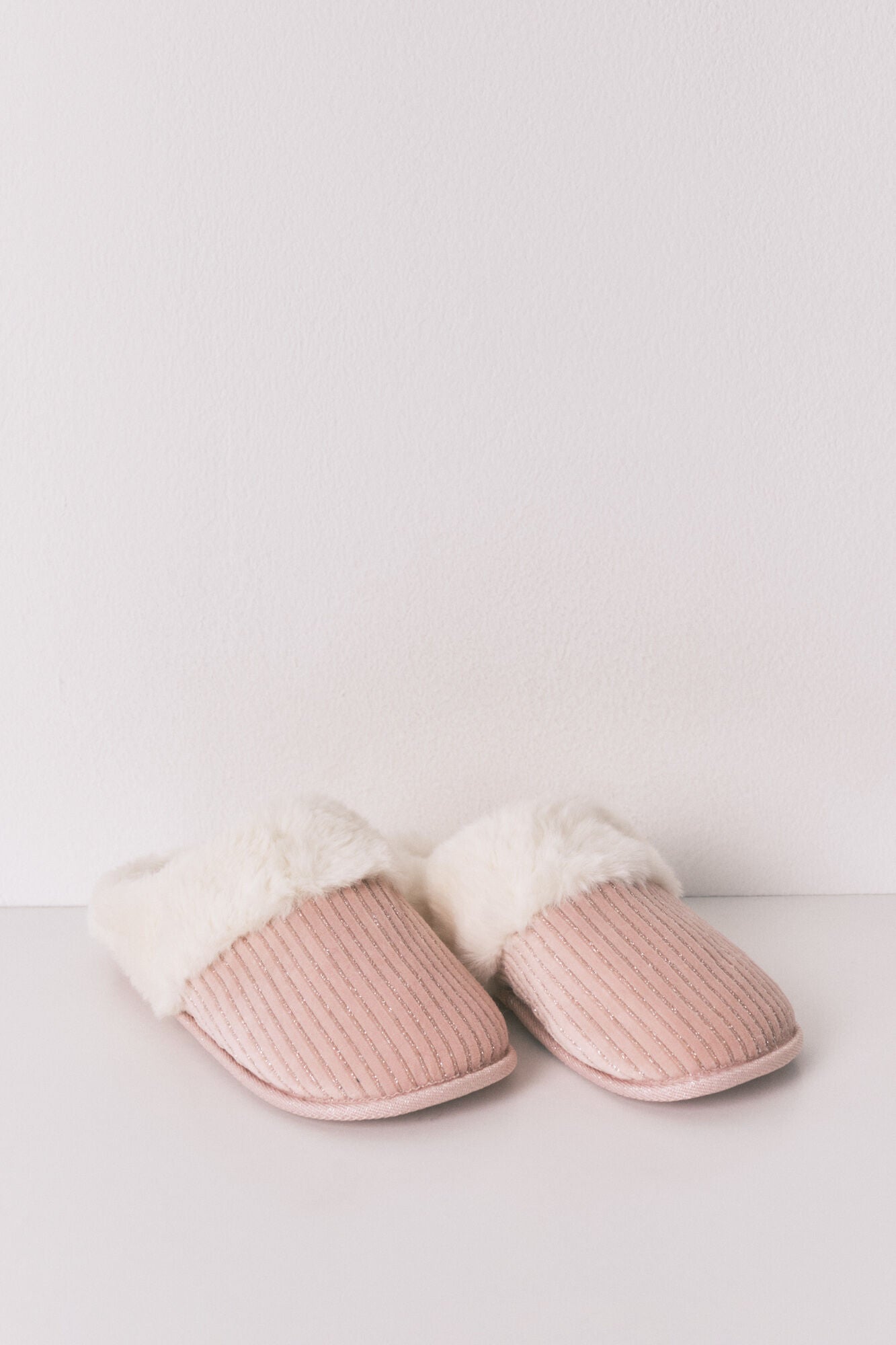 Pink lurex fur ribbed slippers