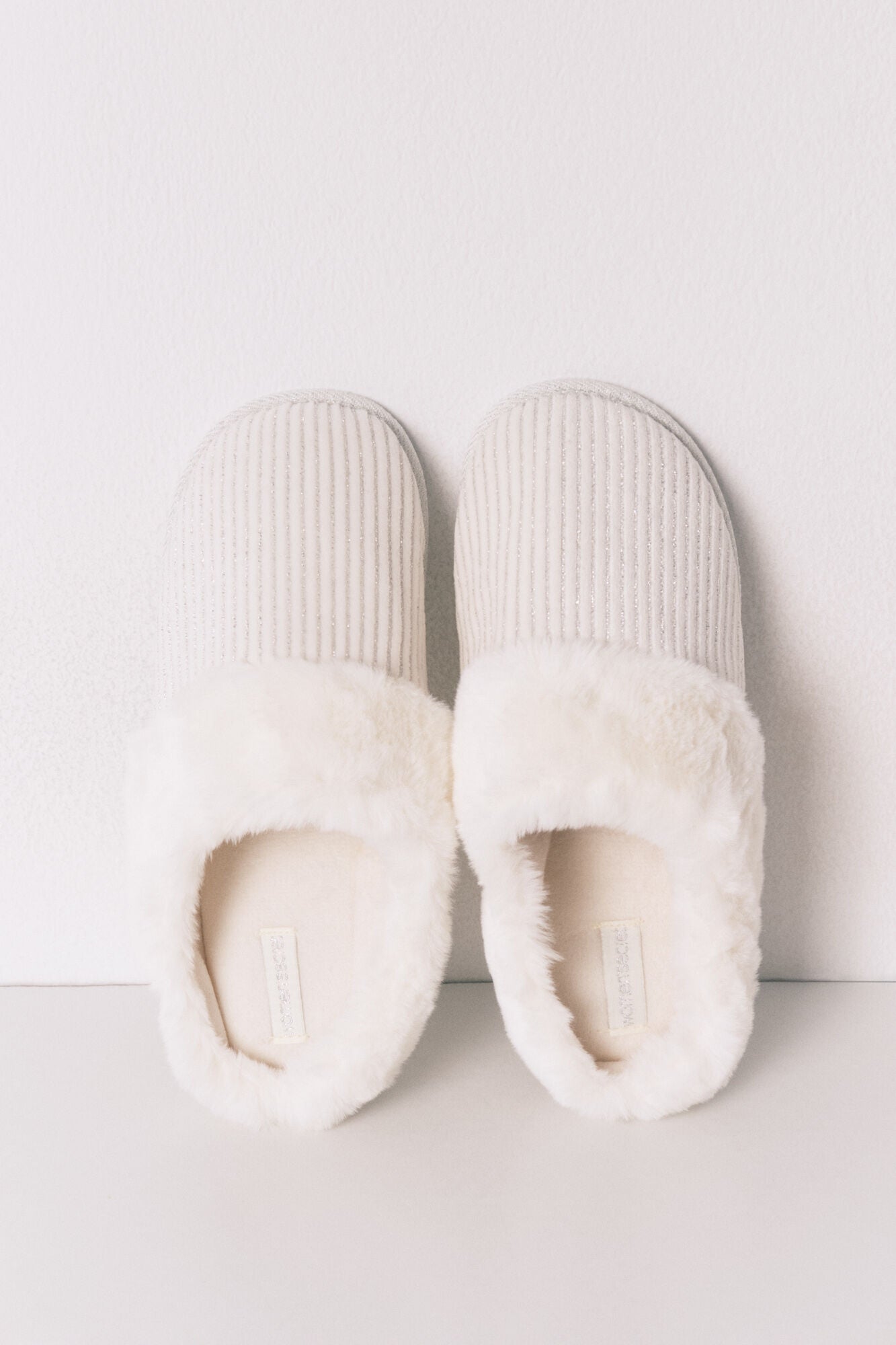 White lurex fur ribbed slippers